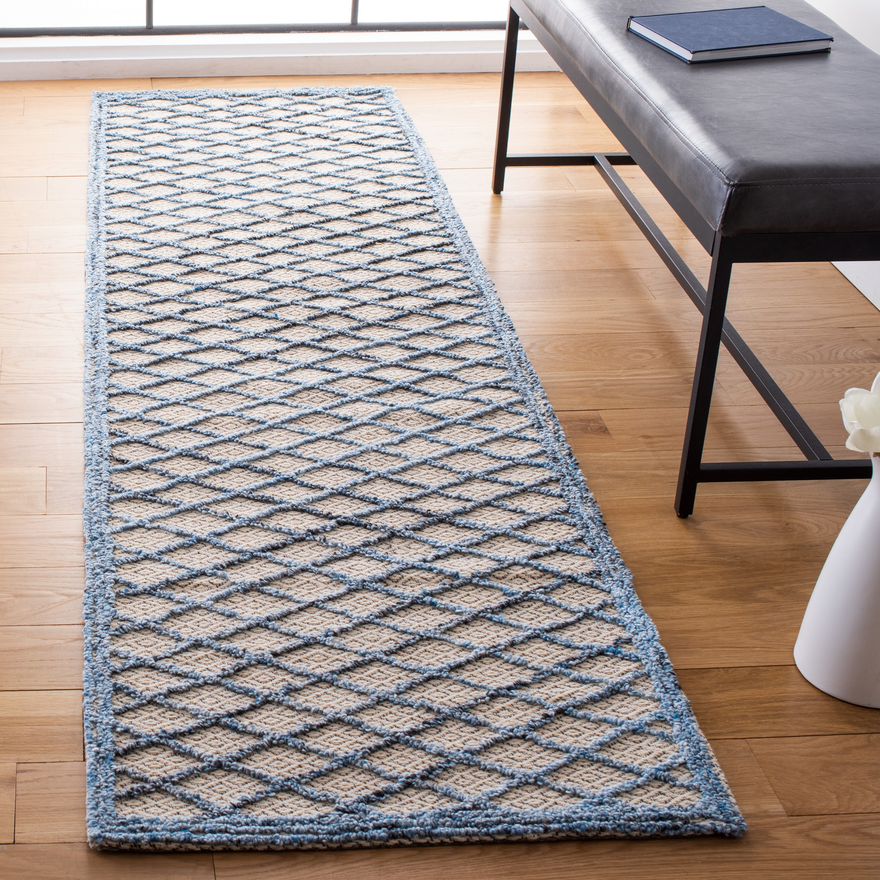 Safavieh TRC204M-28 Trace Mery 2 x 8 (ft) Tufted Wool Blue/Black Rectangular Indoor Geometric Bohemian/Eclectic Runner rug