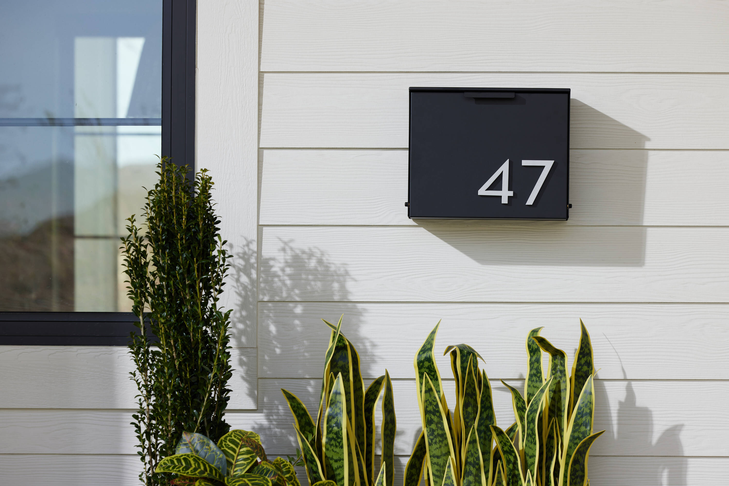 Post & Porch CUBBY-BLACK mailboxes - View #4