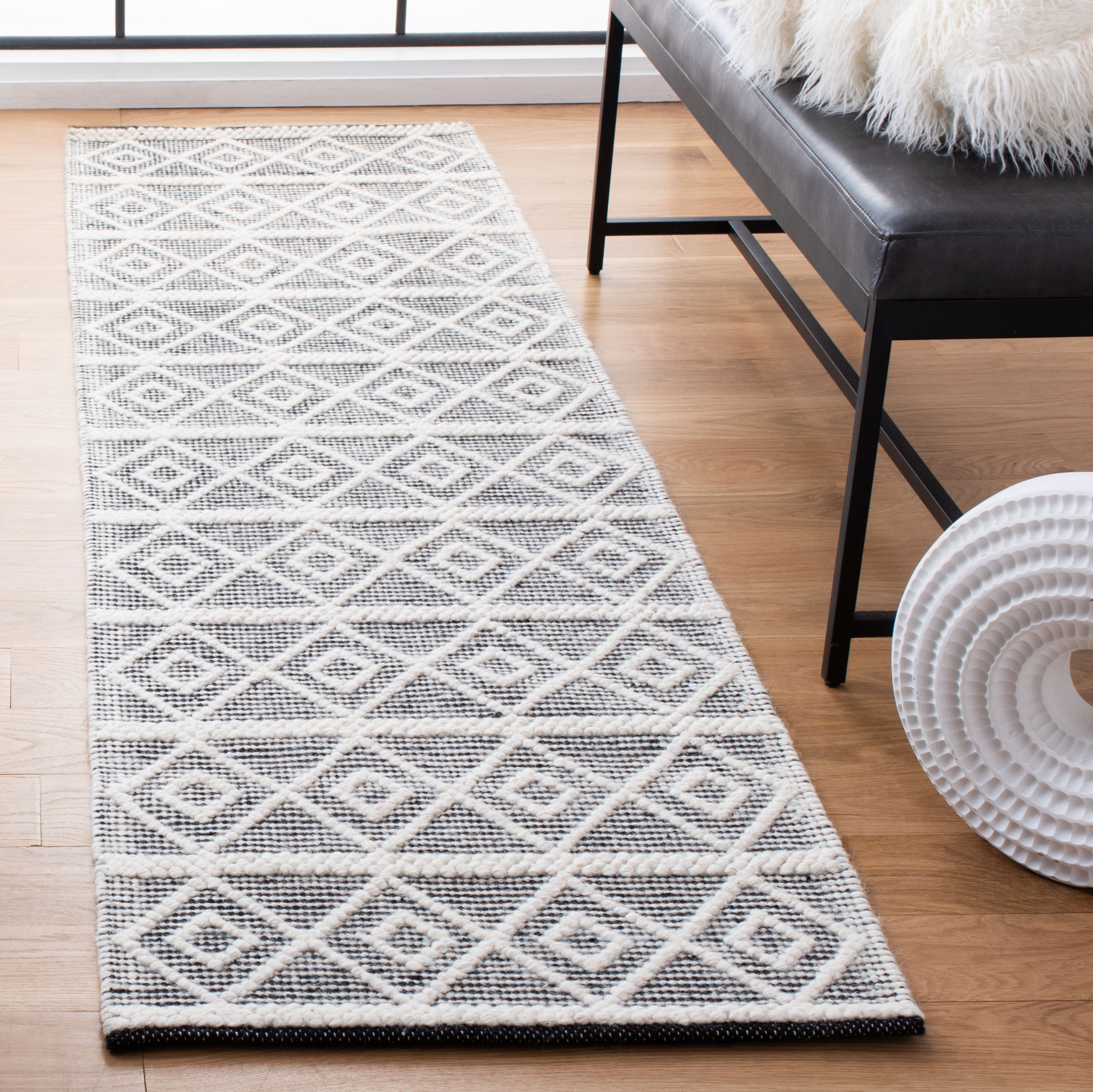 Safavieh Natura Kertu 2 X 8 (ft) Wool Ivory/Black Indoor Geometric ...