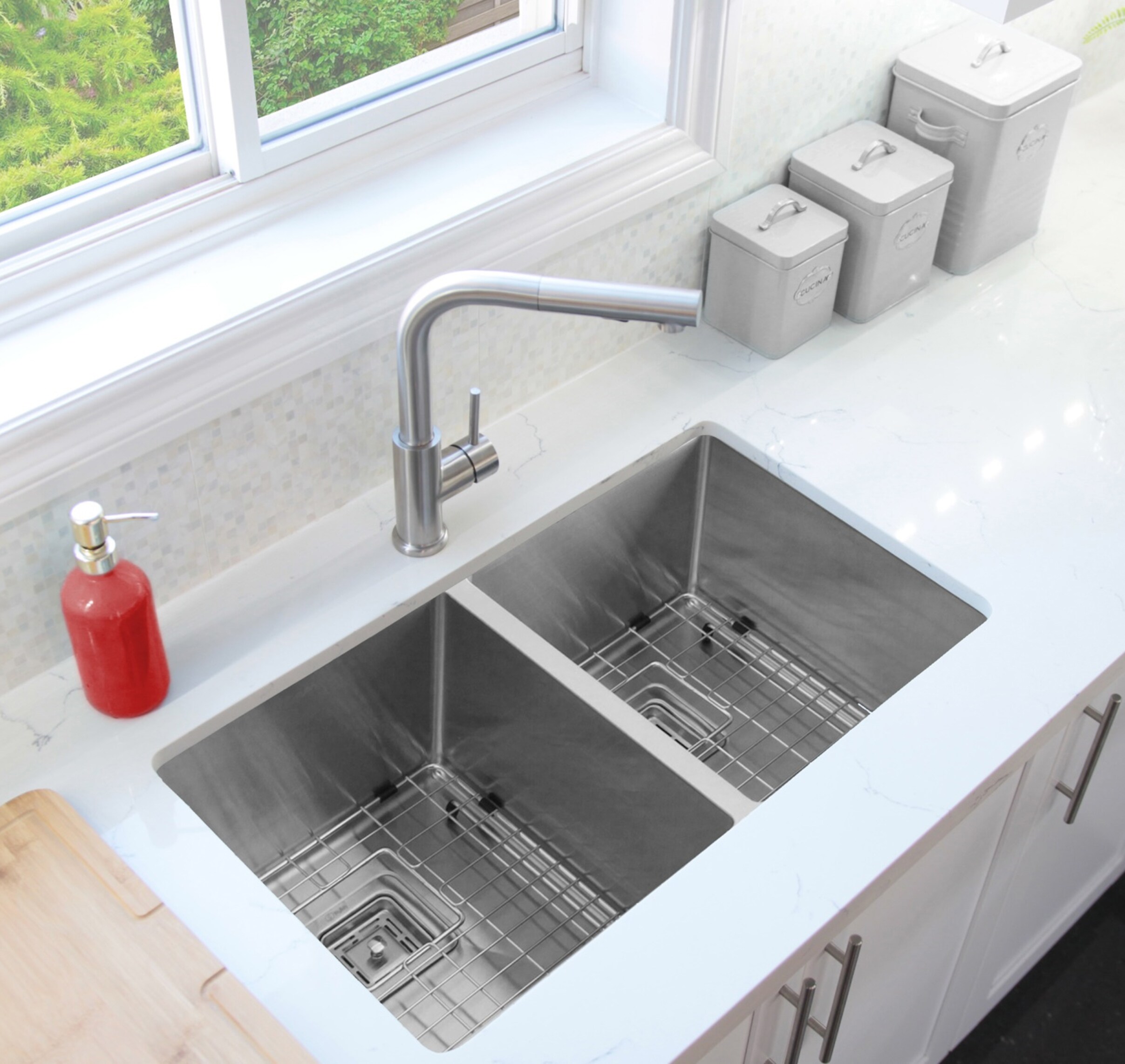 Modern 304 Stainless Steel Double Bowl Undermount Brushed Kitchen Sink Set  with Multifunctional Pull-Out Faucet Shot Gun Spayer