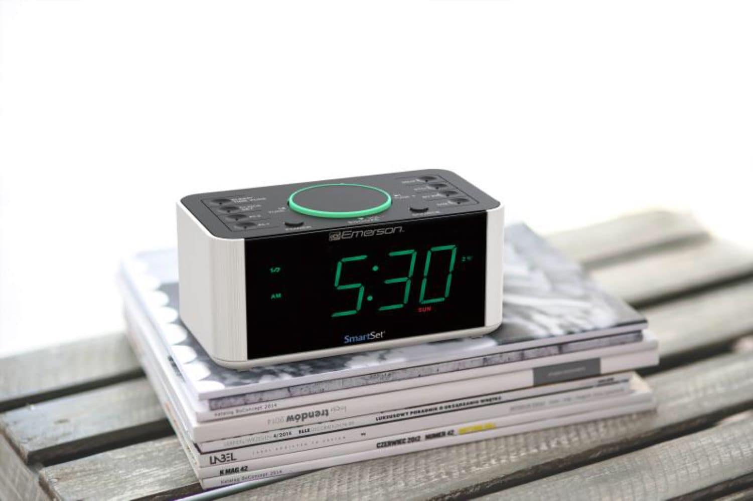 Emerson Radio ER100202 Indoor-Outdoor-Clocks - View #4