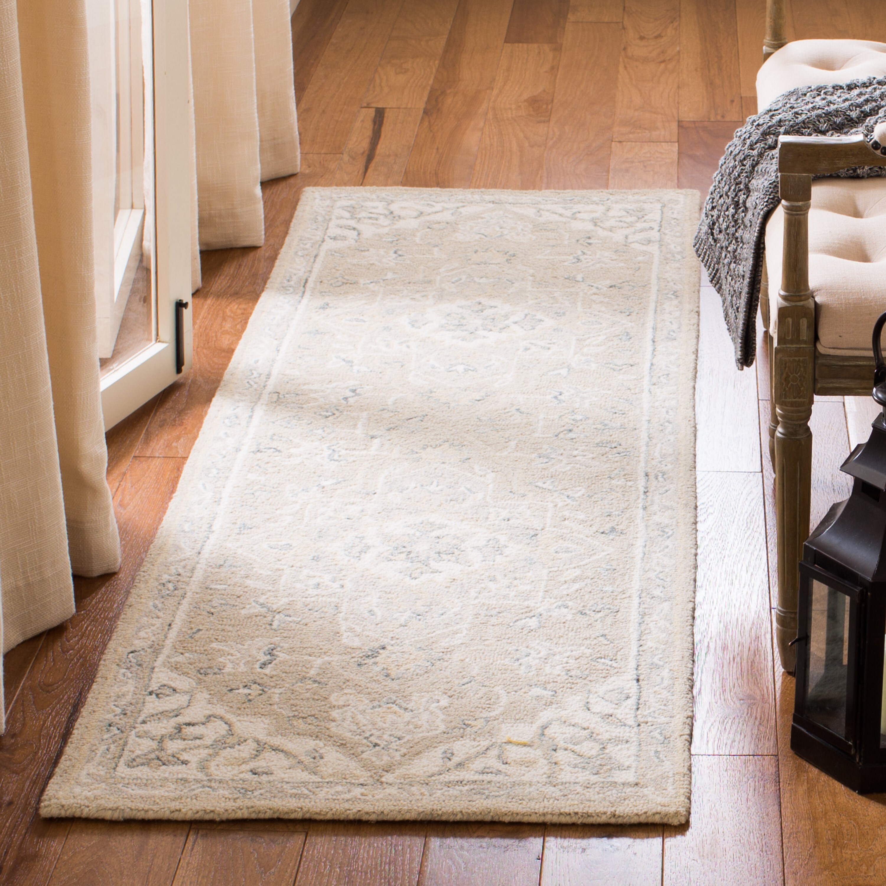 Safavieh MLP505F-27 Micro-Loop Balaque 2 x 7 (ft) Tufted Wool Light Gray/Ivory Rectangular Indoor Floral/Botanical Vintage Runner rug