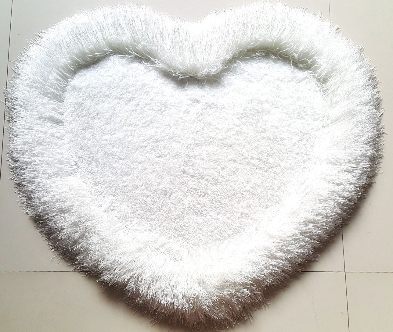 Amazing Rugs H1904 2 x 3 (ft) Tufted Polyester White Heart Indoor Solid Area rug
