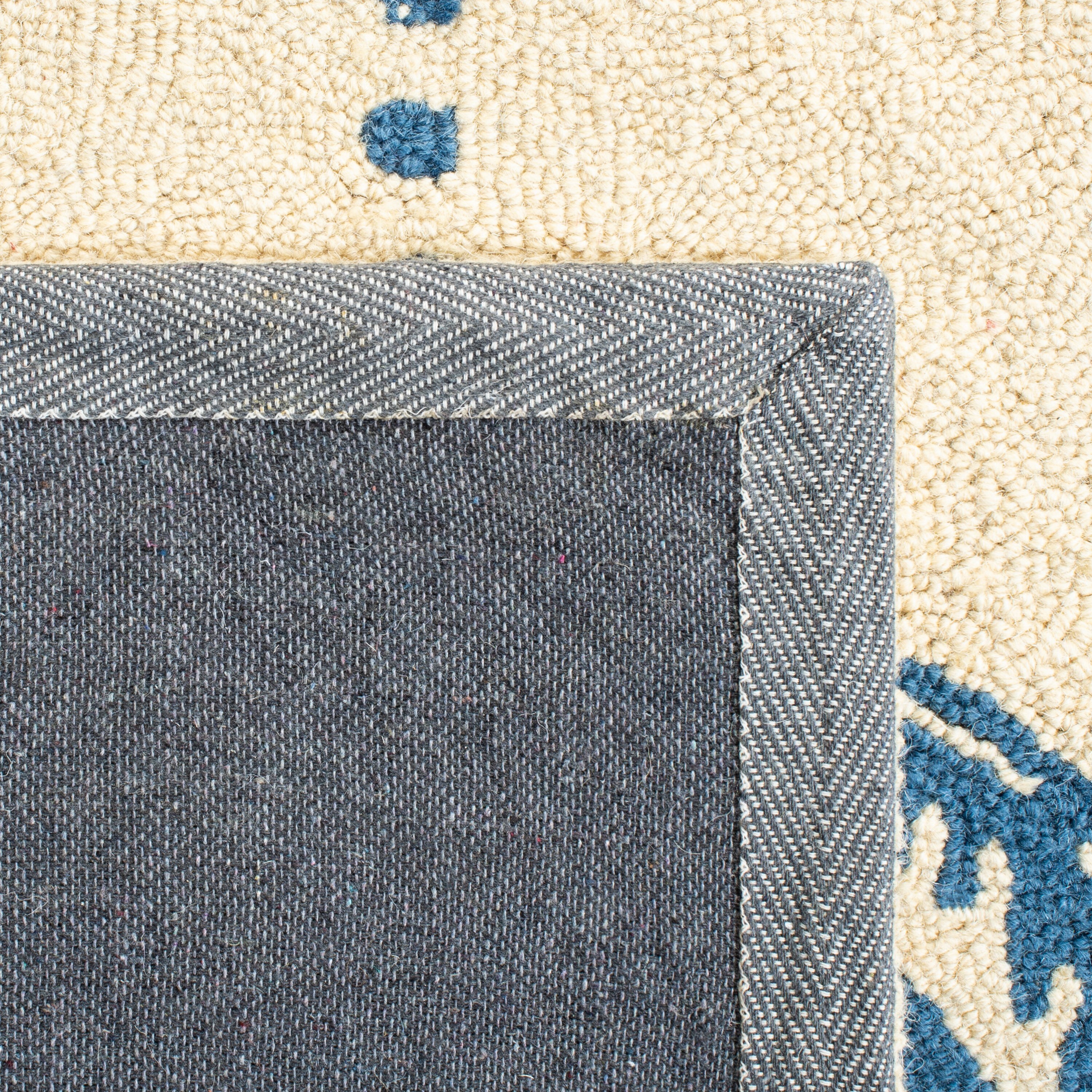 Safavieh HK145A-24 rugs - View #6
