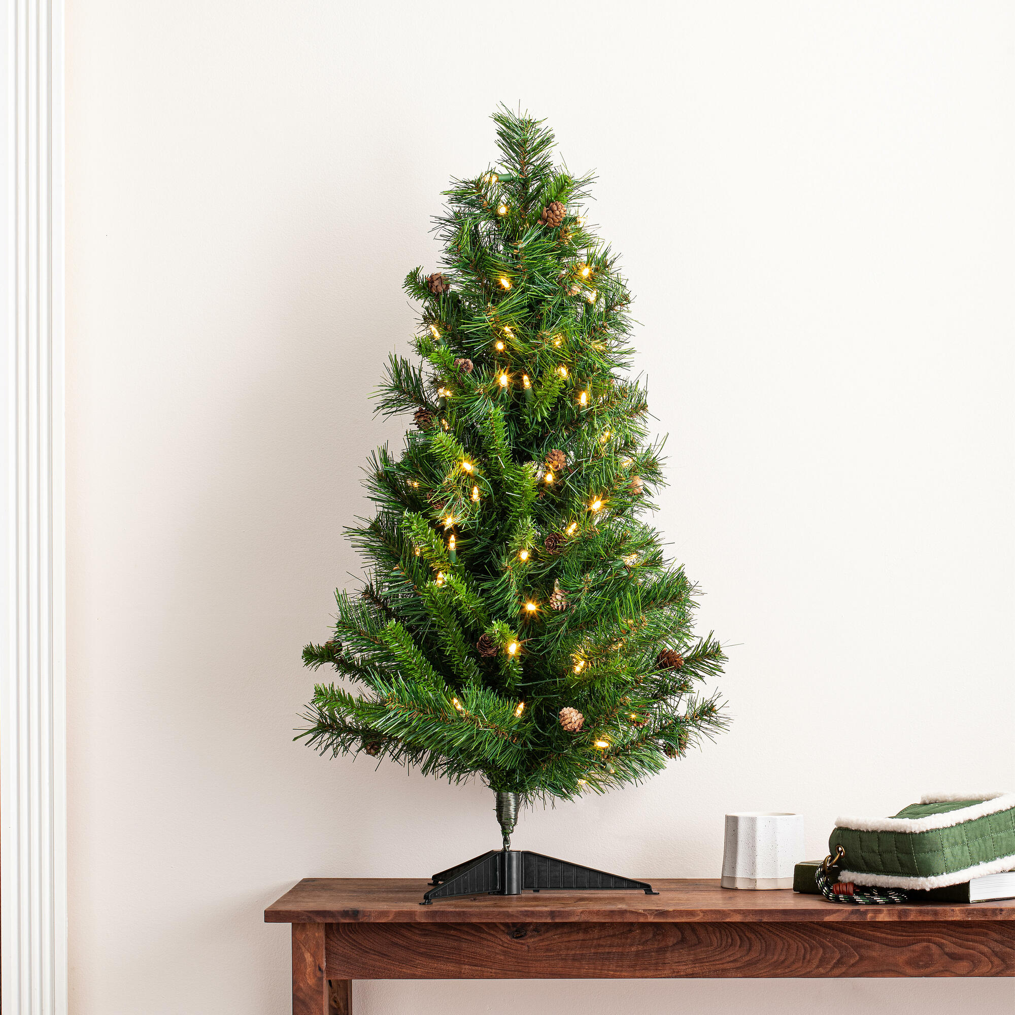 Vickerman A801005LED Artificial-Christmas-Trees - View #8