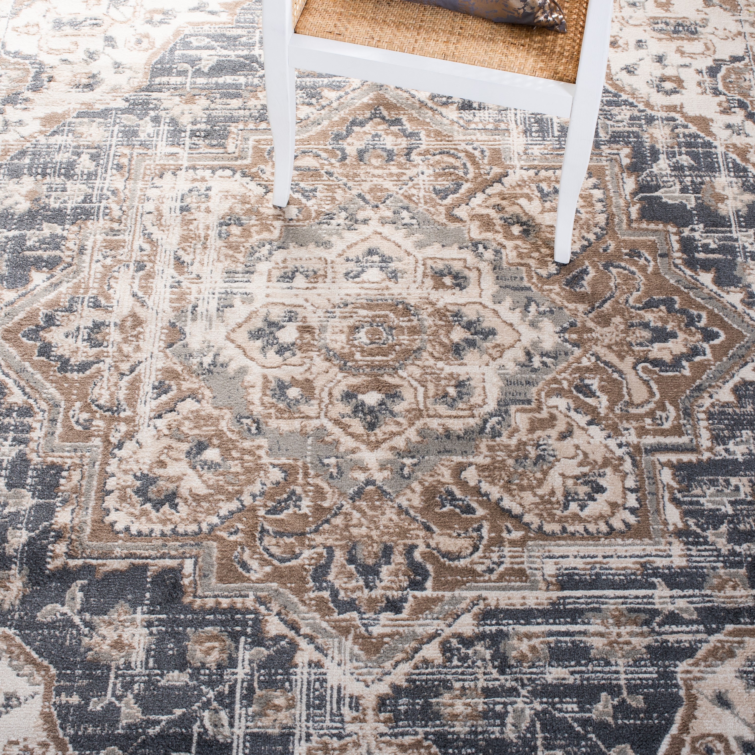Safavieh PYR268B-7SQ rugs - View #6