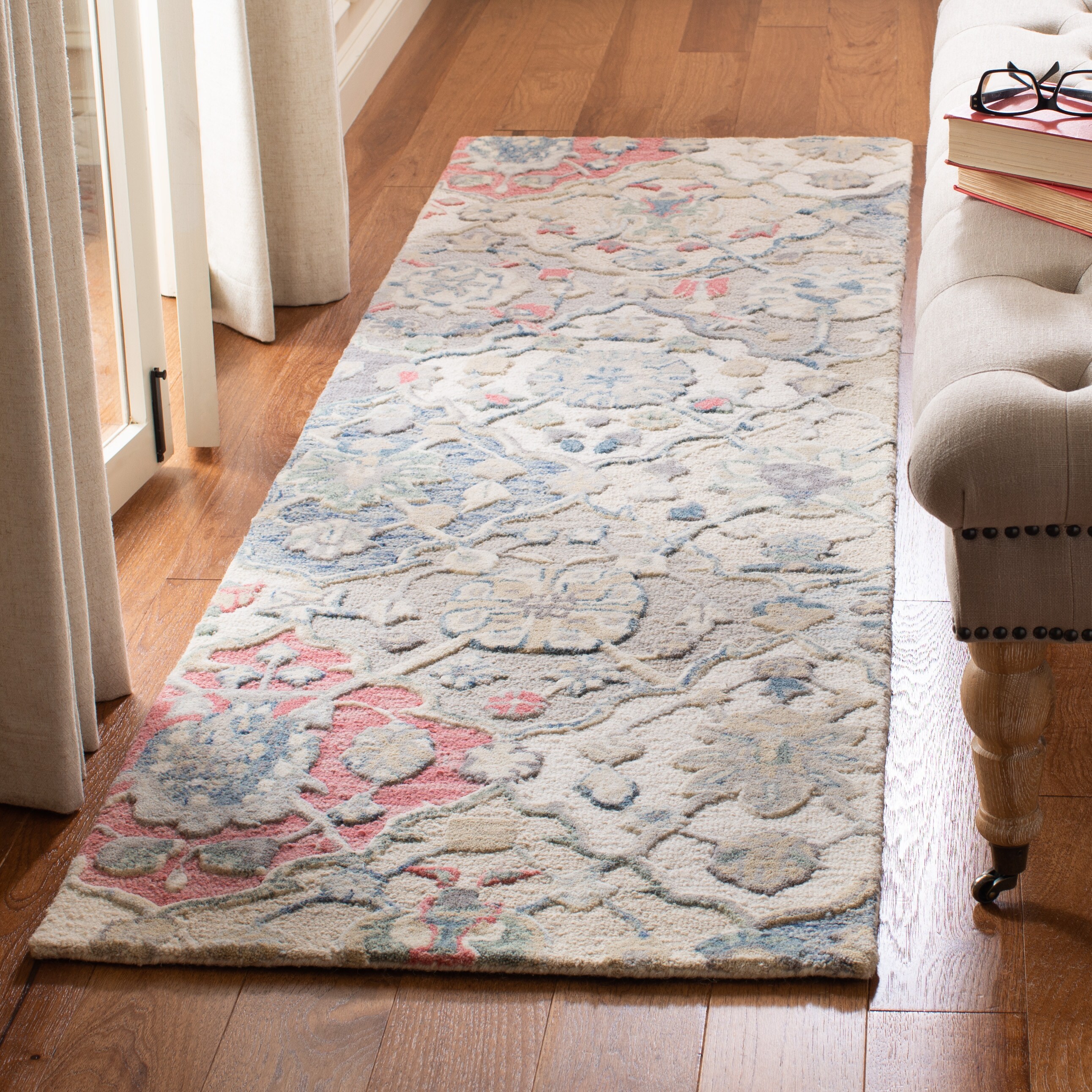 Safavieh GLM622A-28 Glamour Corfu 2 x 8 (ft) Tufted Wool Ivory/Red Rectangular Indoor Floral/Botanical Farmhouse/Cottage Runner rug