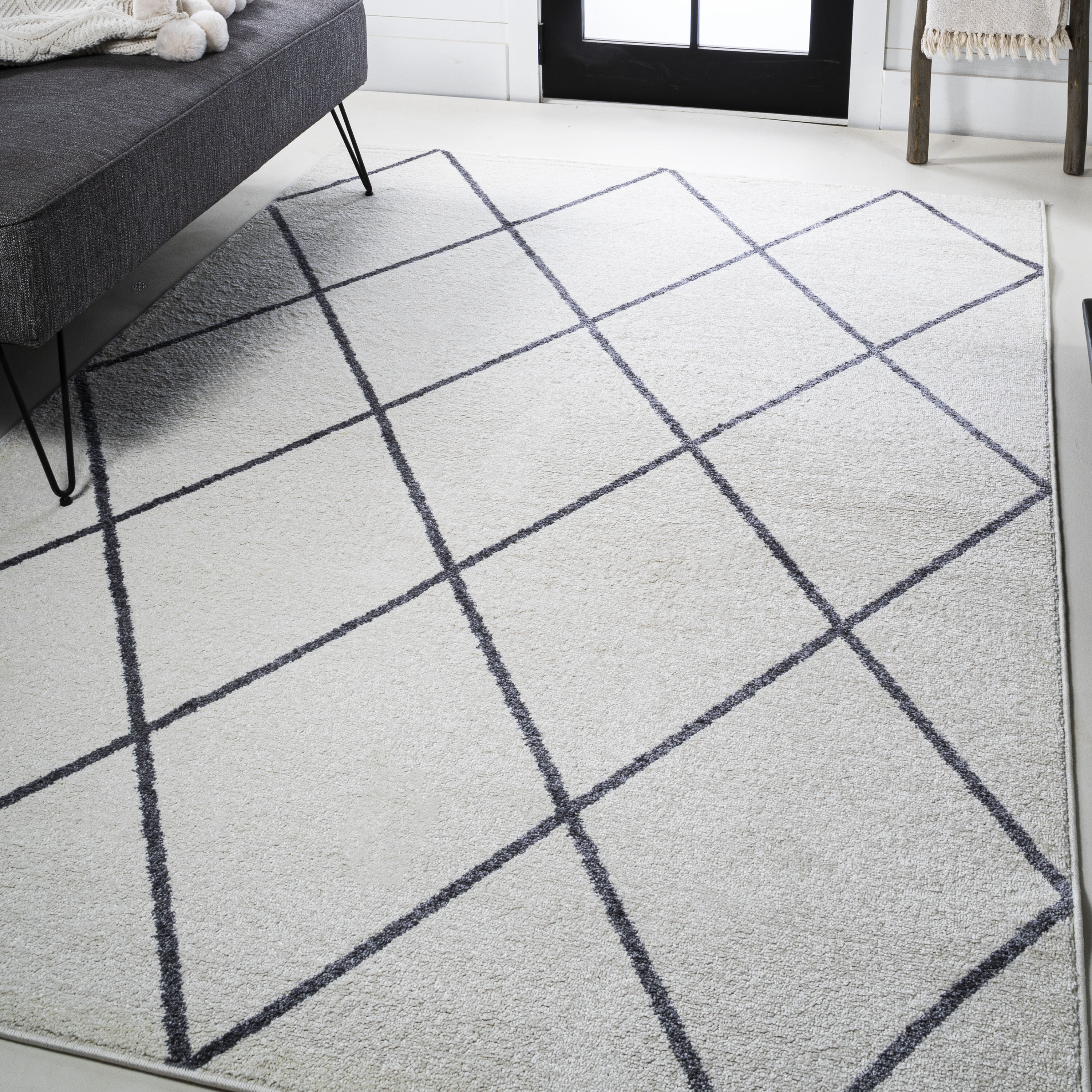 JONATHAN  Y SEU102K-3 SUPERSOFT Cole Minimalist Diamond 3 x 5 (ft) Loomed Polypropylene White/Gray Rectangular Indoor Geometric Mid-Century Modern Area rug