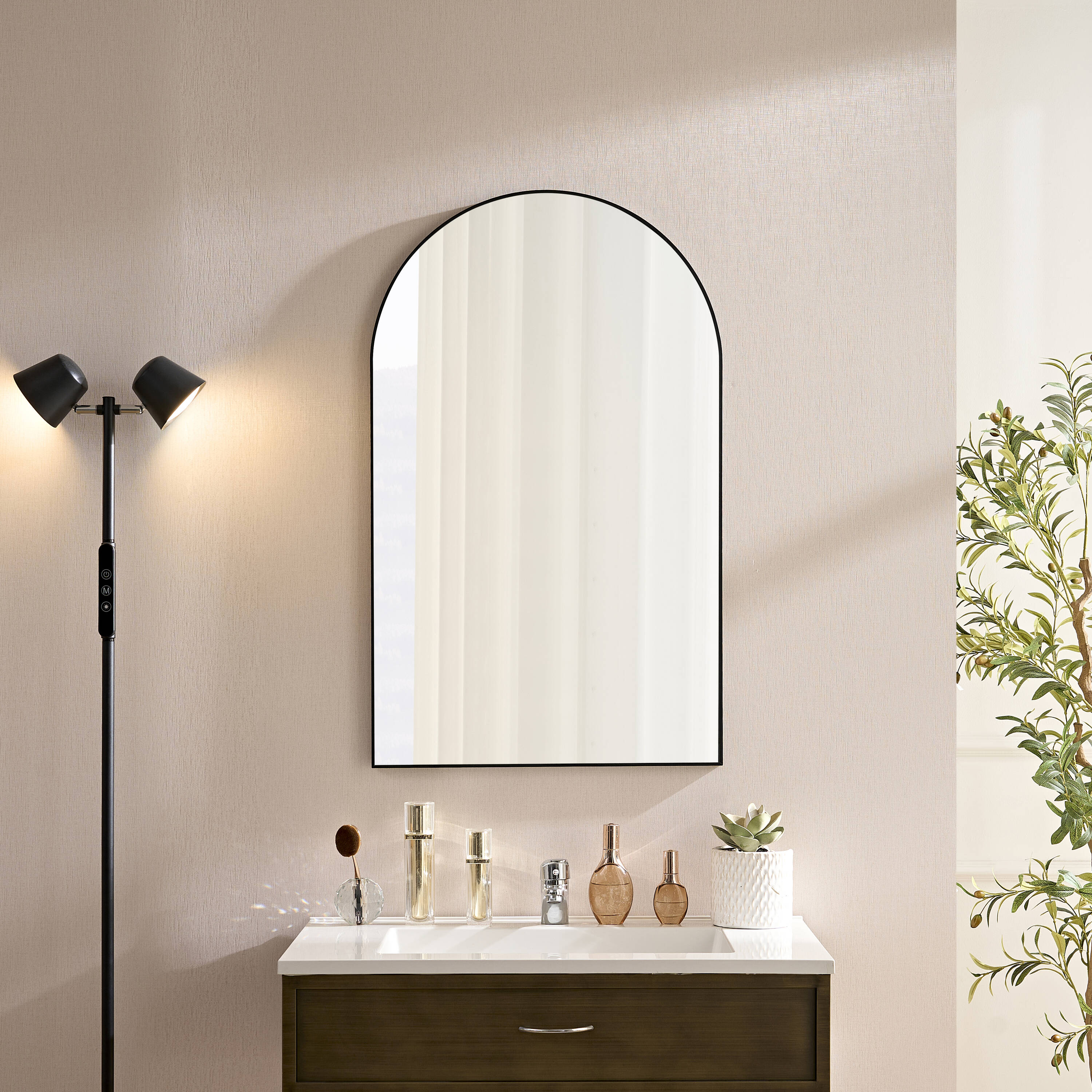 Bayfeve - Bathroom Mirror 22-in W x 36-in H Arch Black Framed Wall Mirror
