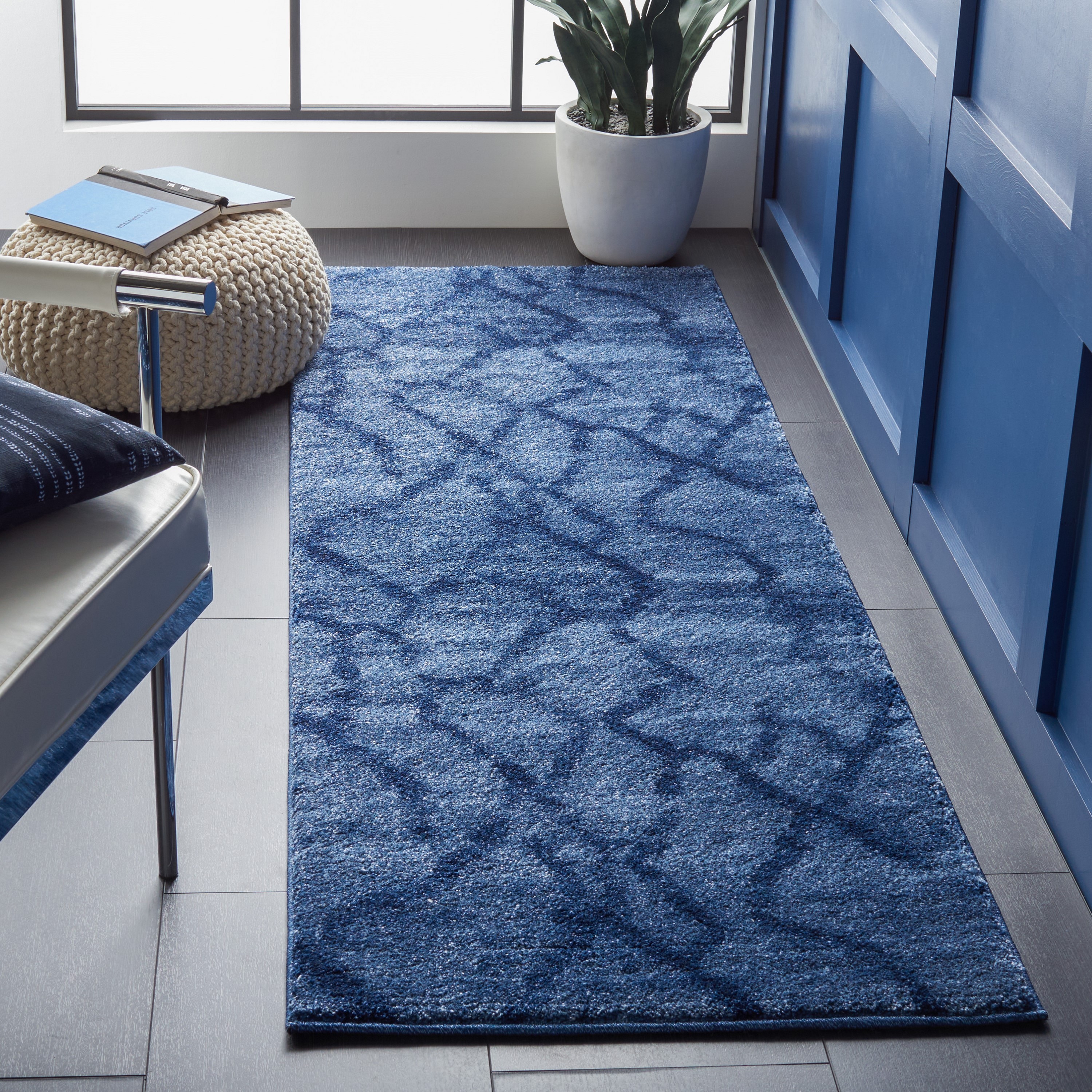 Safavieh RET2144-6570-27 Retro Mopani 2 x 7 (ft) Loomed Polypropylene Blue/Dark Blue Rectangular Indoor Abstract Runner rug