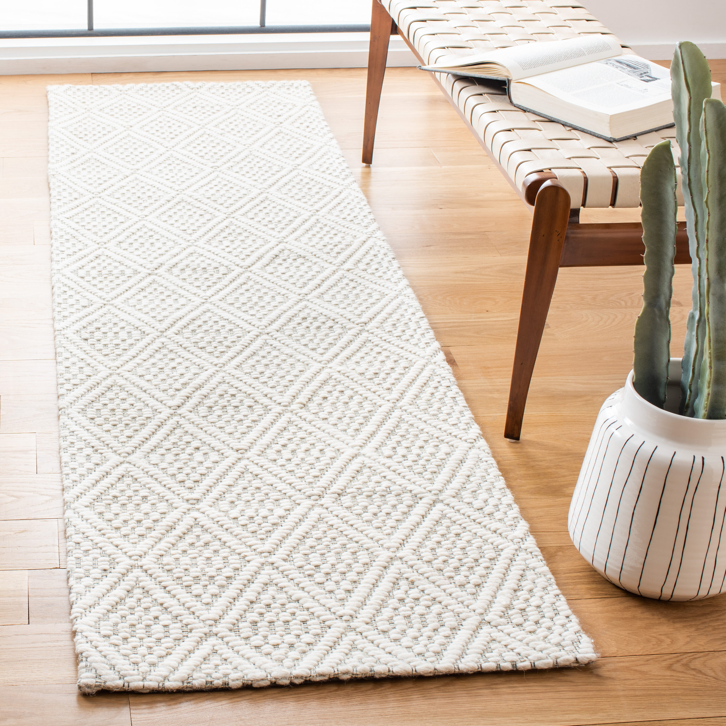  Marbella 394 Ivory Contemporary 2ft-3in x 8ft Runner Rug