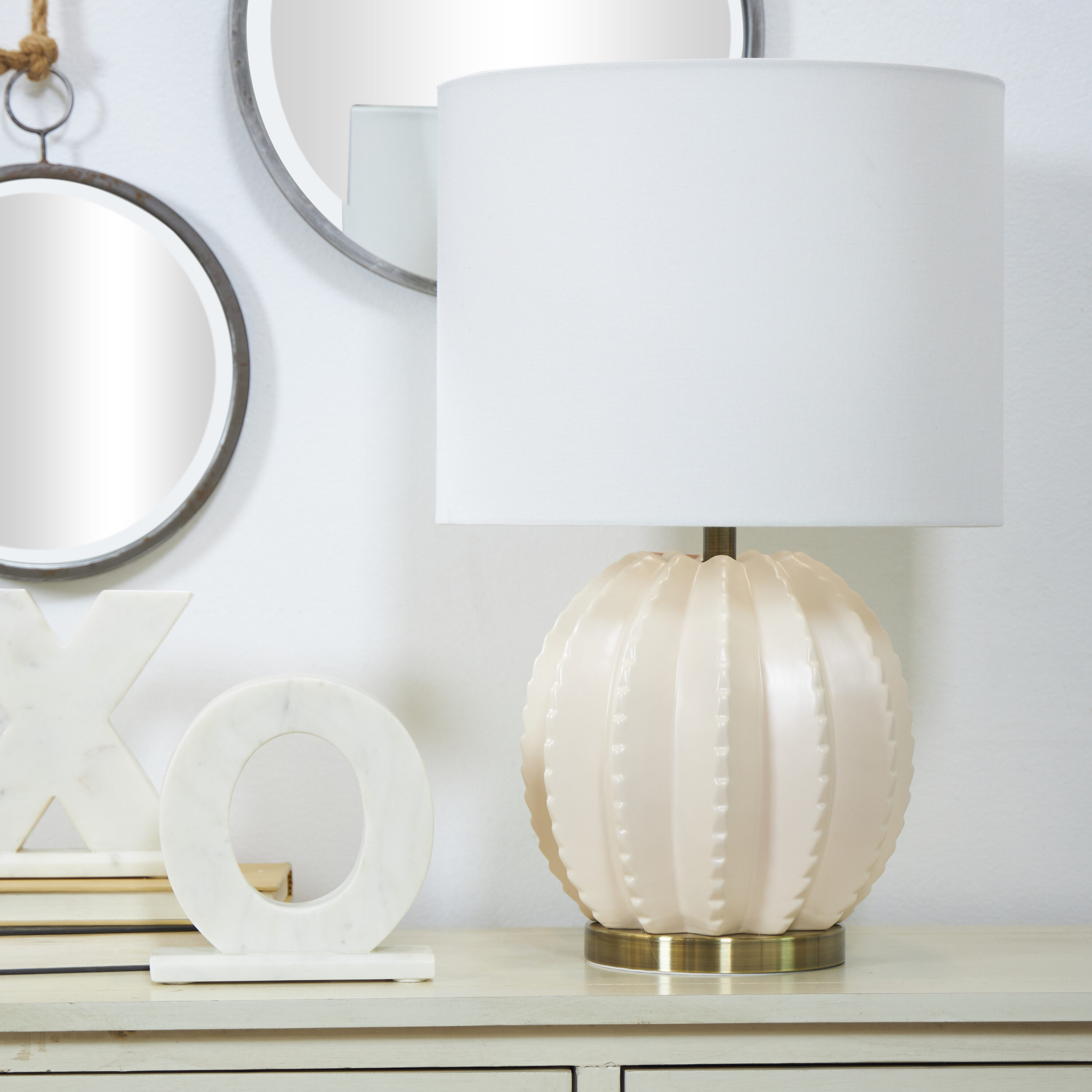 CosmoLiving by Cosmopolitan 820869 18.5-in Cream Gourd LED On/Off switch Table Lamp with Linen Shade
