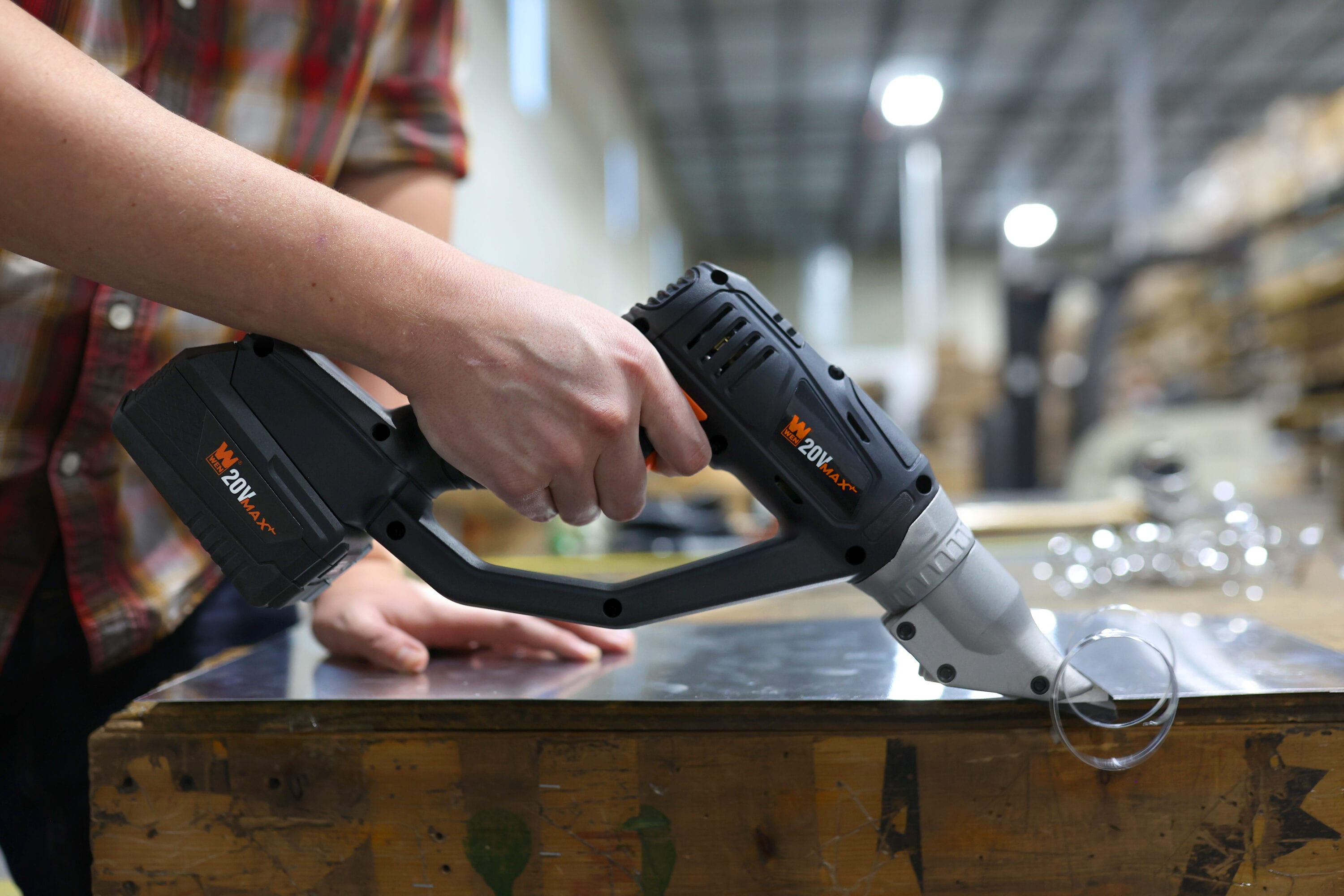 WEN 20314 Cordless-Shears - View #2