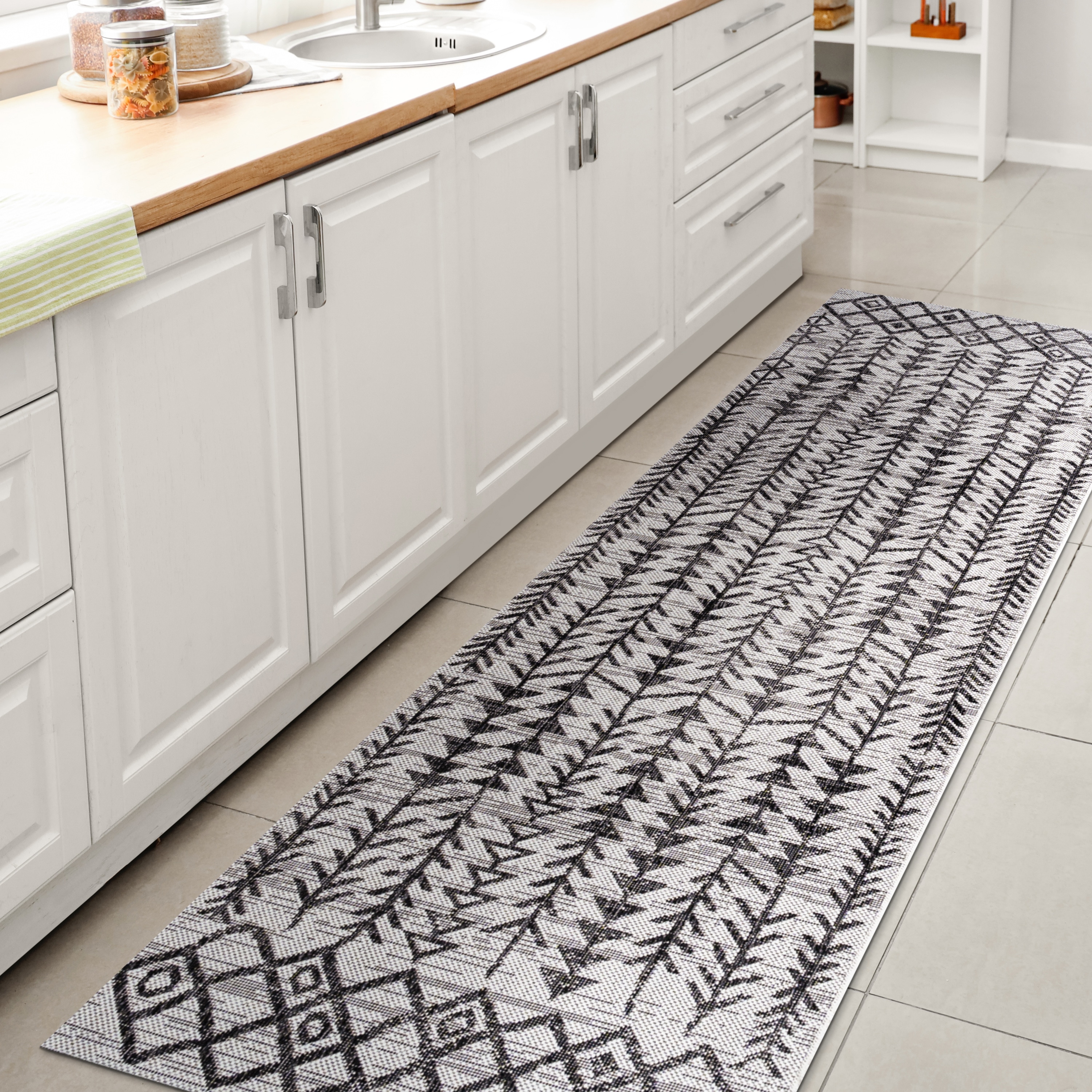 JONATHAN  Y SMB132D-28 Santa Monica Tokay 2 x 8 (ft) Loomed Polypropylene Ivory/Black Rectangular Indoor/Outdoor Trellis Bohemian/Eclectic Runner rug