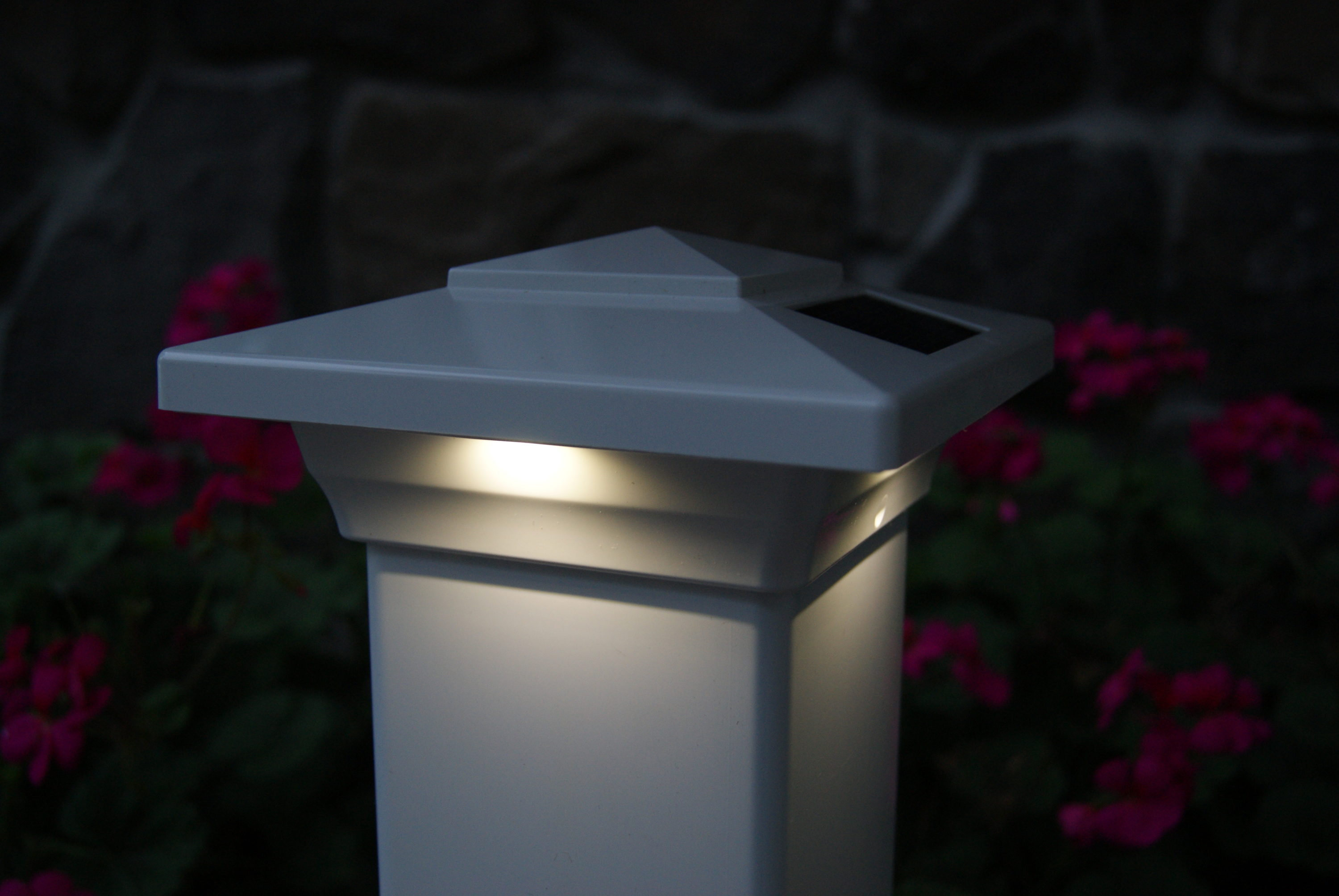 Classy Caps 4-in x 4-in Windsor 15-Lumen 1-Watt White Solar LED Outdoor ...