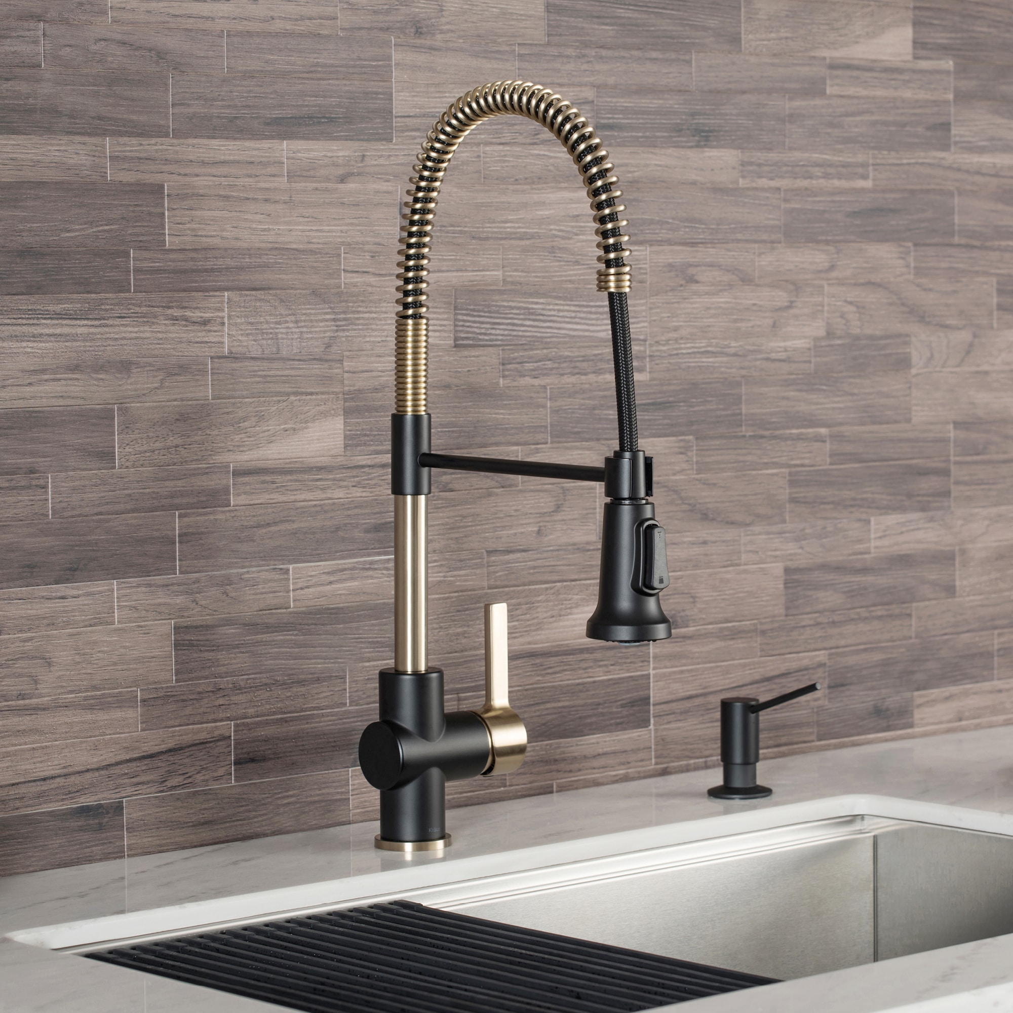 Kraus KPF-1690BGMB Britt Brushed Gold/Matte Black Single Handle Deck-mount Pull-down Kitchen Faucet with Sprayer ( Deck Plate Included )
