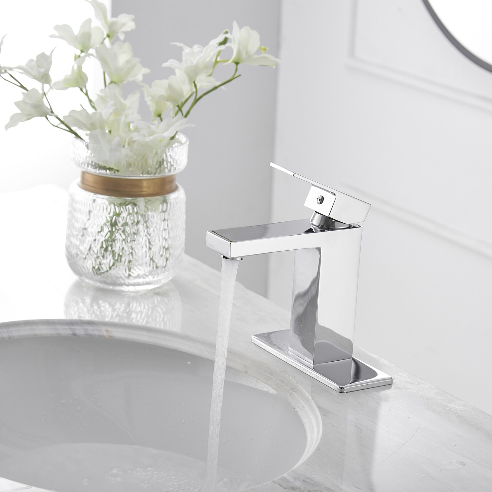 Polished Chrome Single Handle Low-Arc Bathroom Faucet