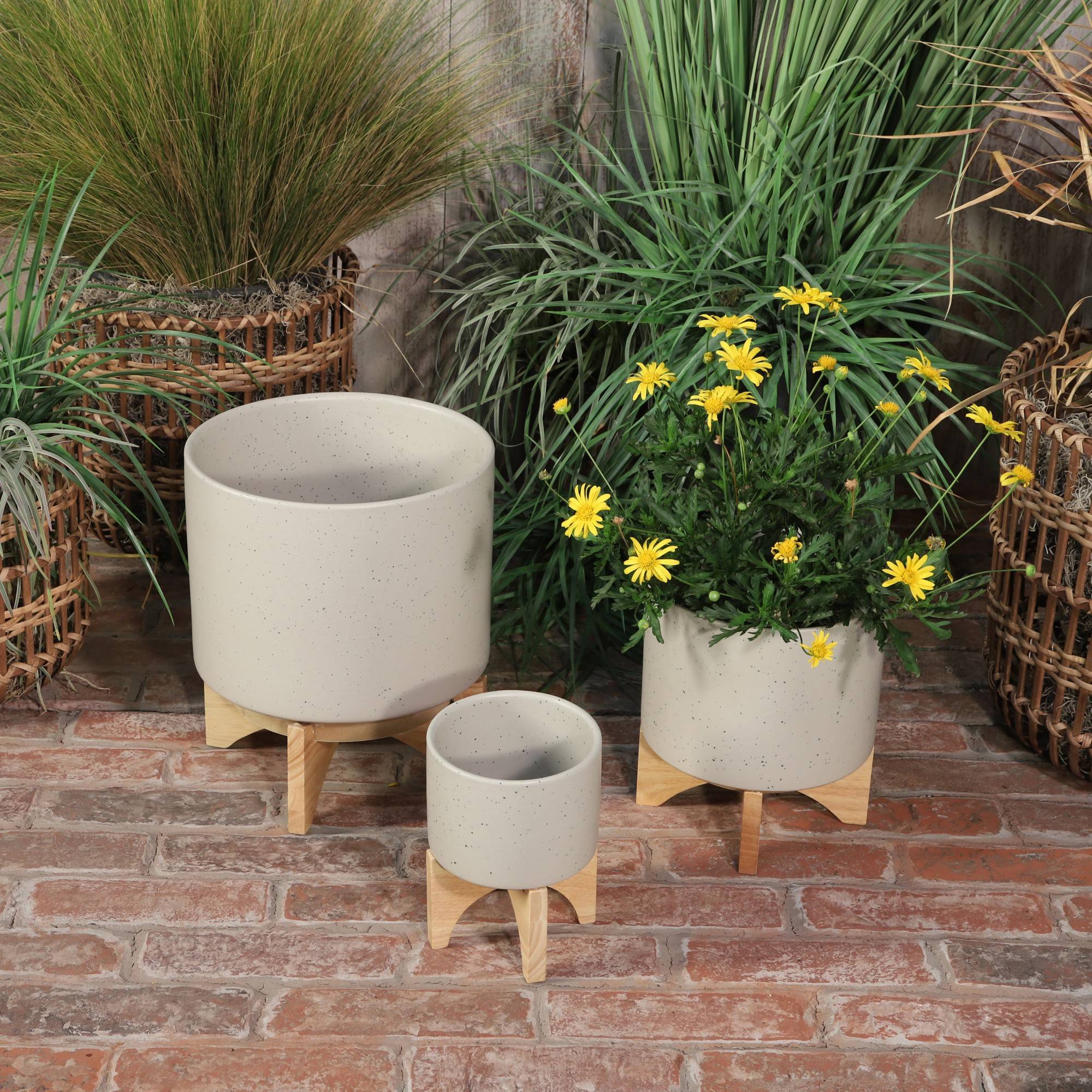 Yiekholo LL-1694AA Round 10.0-in W x 12-in H x 10-in D White Ceramic Indoor/Outdoor with Self Watering Planter