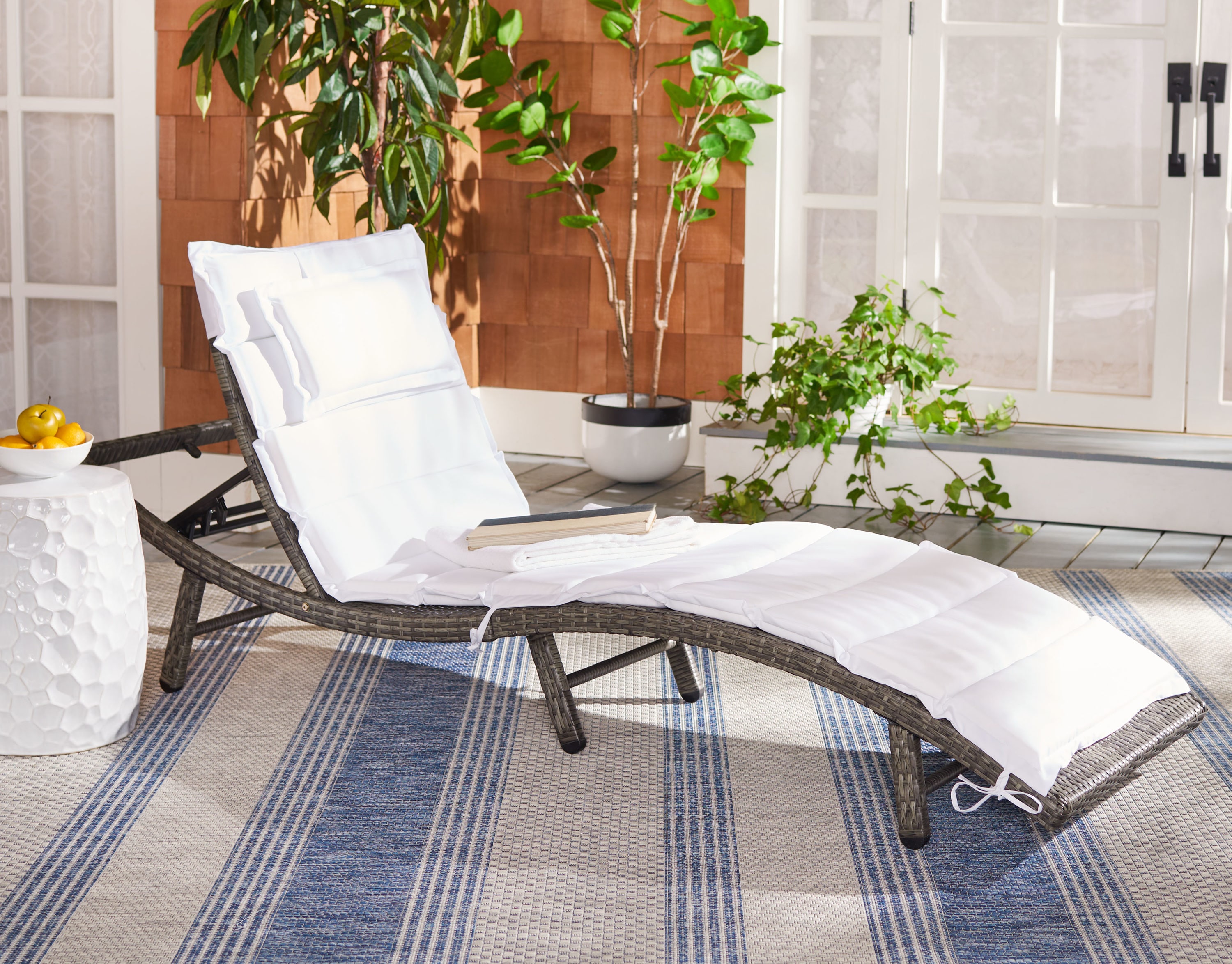 Safavieh PAT7722C Colley Wicker Gray Brown Metal Frame Stationary Chaise Lounge Chair with White Cushioned Seat