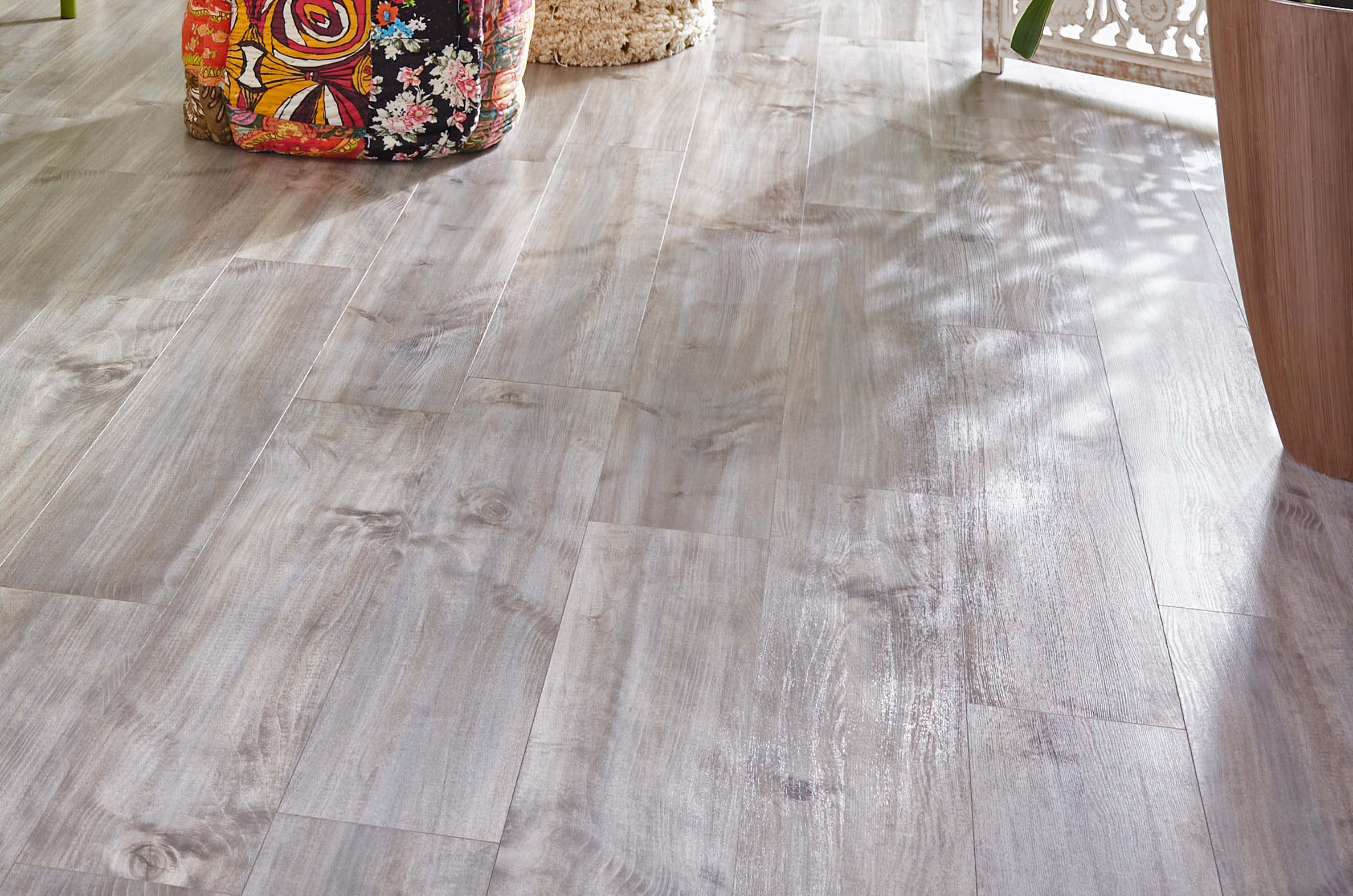 Style Selections Ash Maple 7-mm T x 7-in W x 50-in L Wood Plank Laminate  Flooring (26.8-sq ft / Carton)