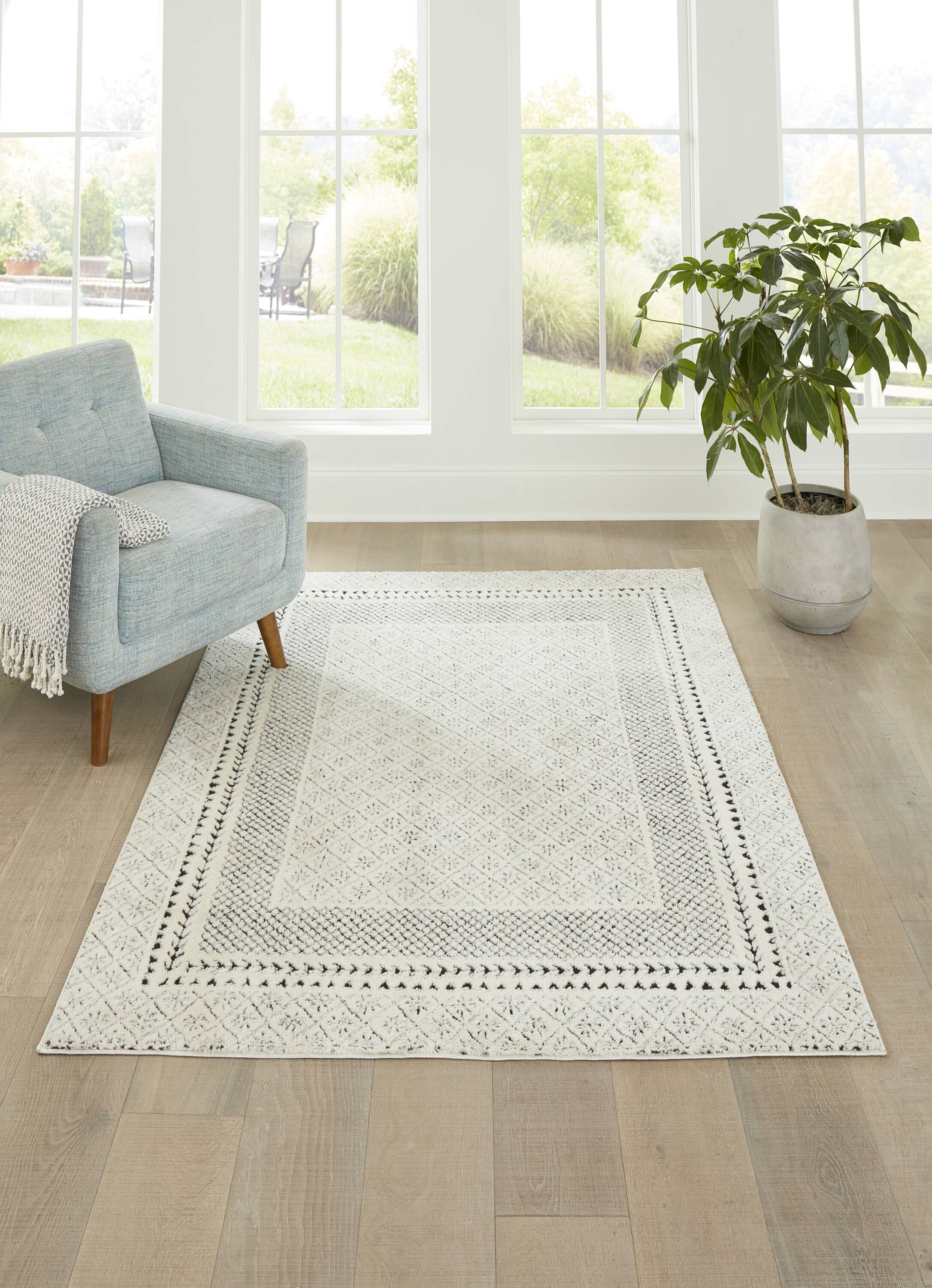 Style Selections 670999 Lost Stone 6 x 9 (ft) Loomed Polyester Onyx/White Rectangular Indoor Tribal Global Area rug