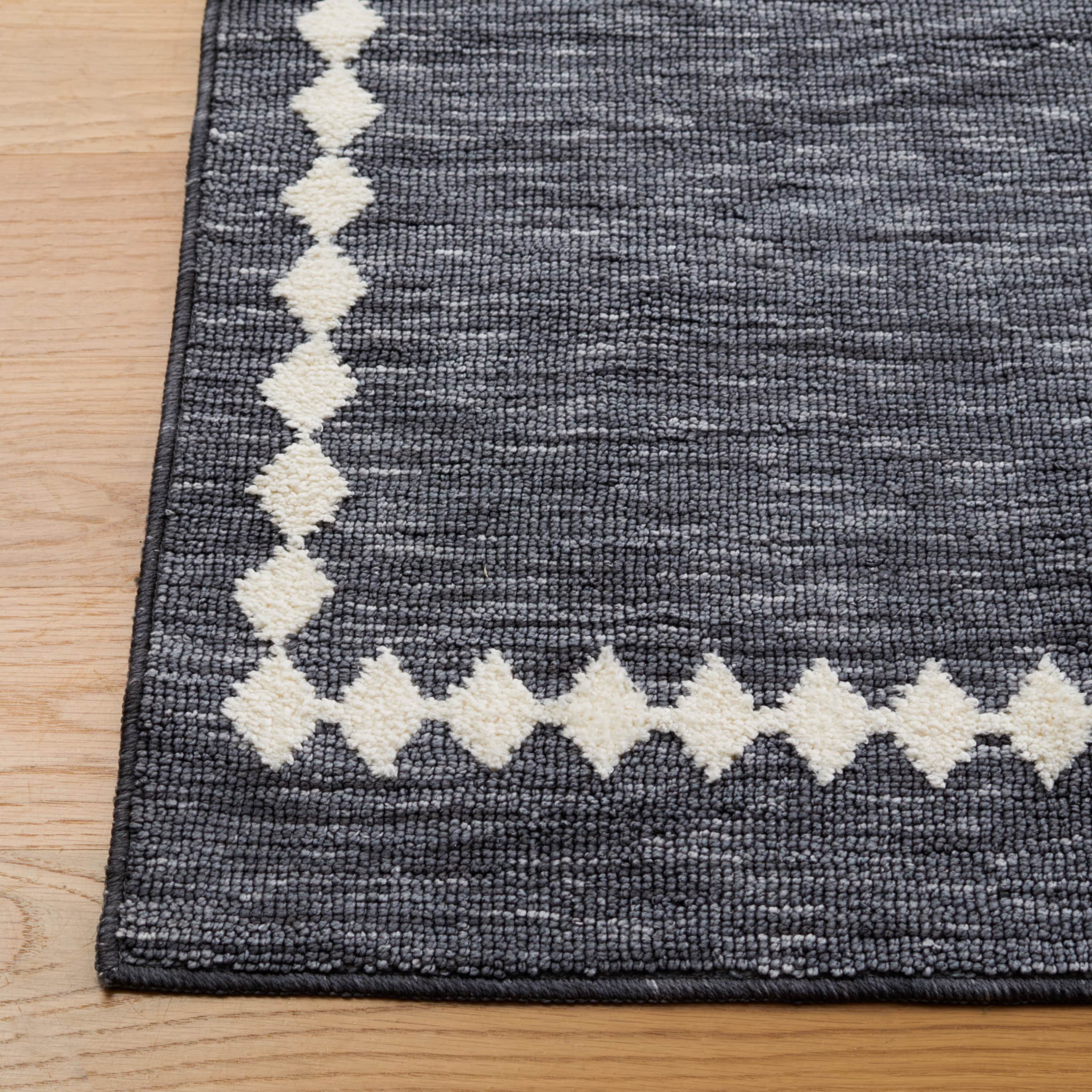Hand-Knotted Easy Care Gray Synthetic 4' x 6' Area Rug