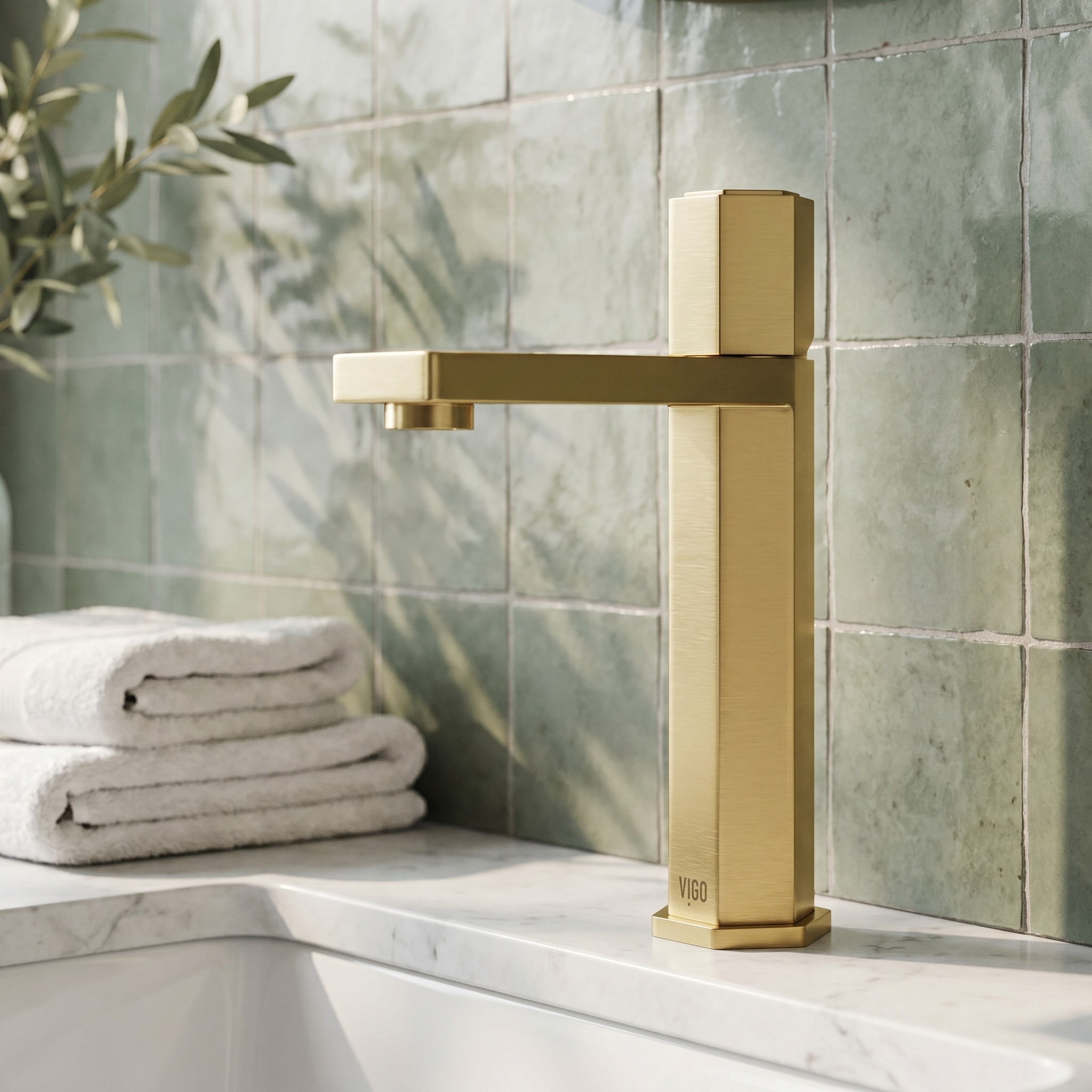 VIGO - Nova Matte Brushed Gold Single hole 1-handle WaterSense High-arc Commercial/Residential To...