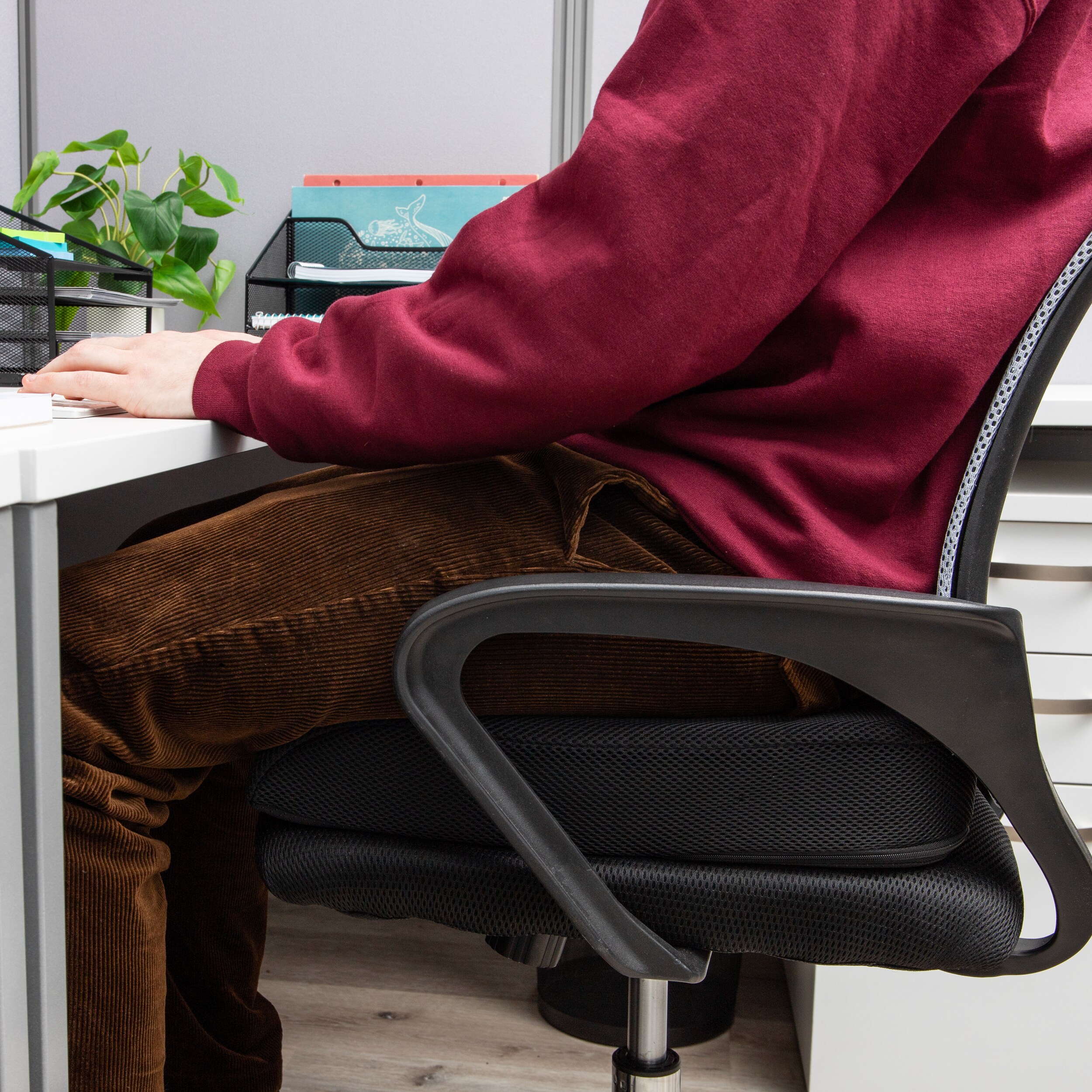 Black Memory Foam Ergonomic Seat Cushion with Mesh Cover