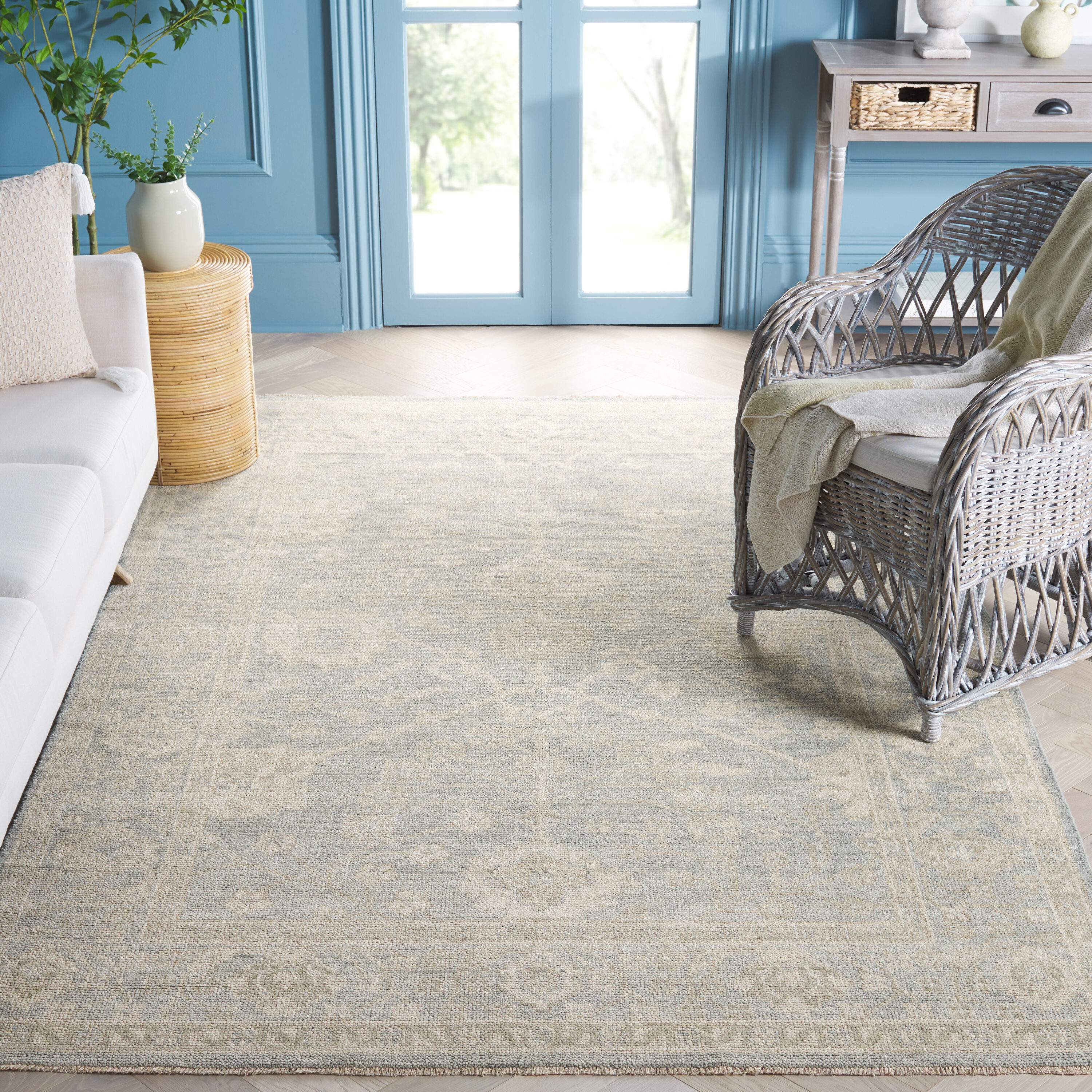  Izmir 134 Light Blue/Ivory Traditional 6Ft x 9Ft Medium Rectangle Rug