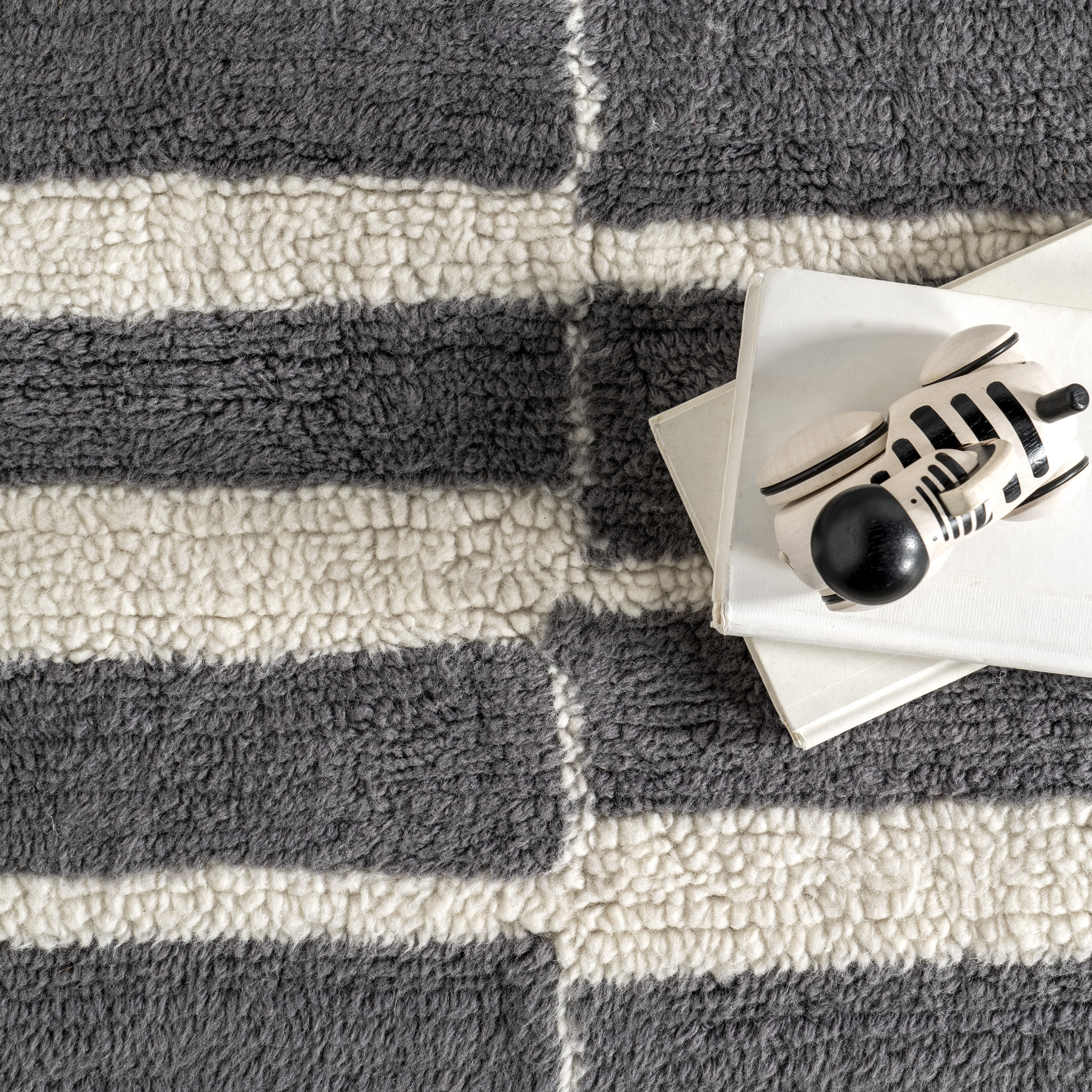 Arvin Olano x Rugs USA 4 X 4 (ft) Wool Gray Round Indoor Stripe Machine