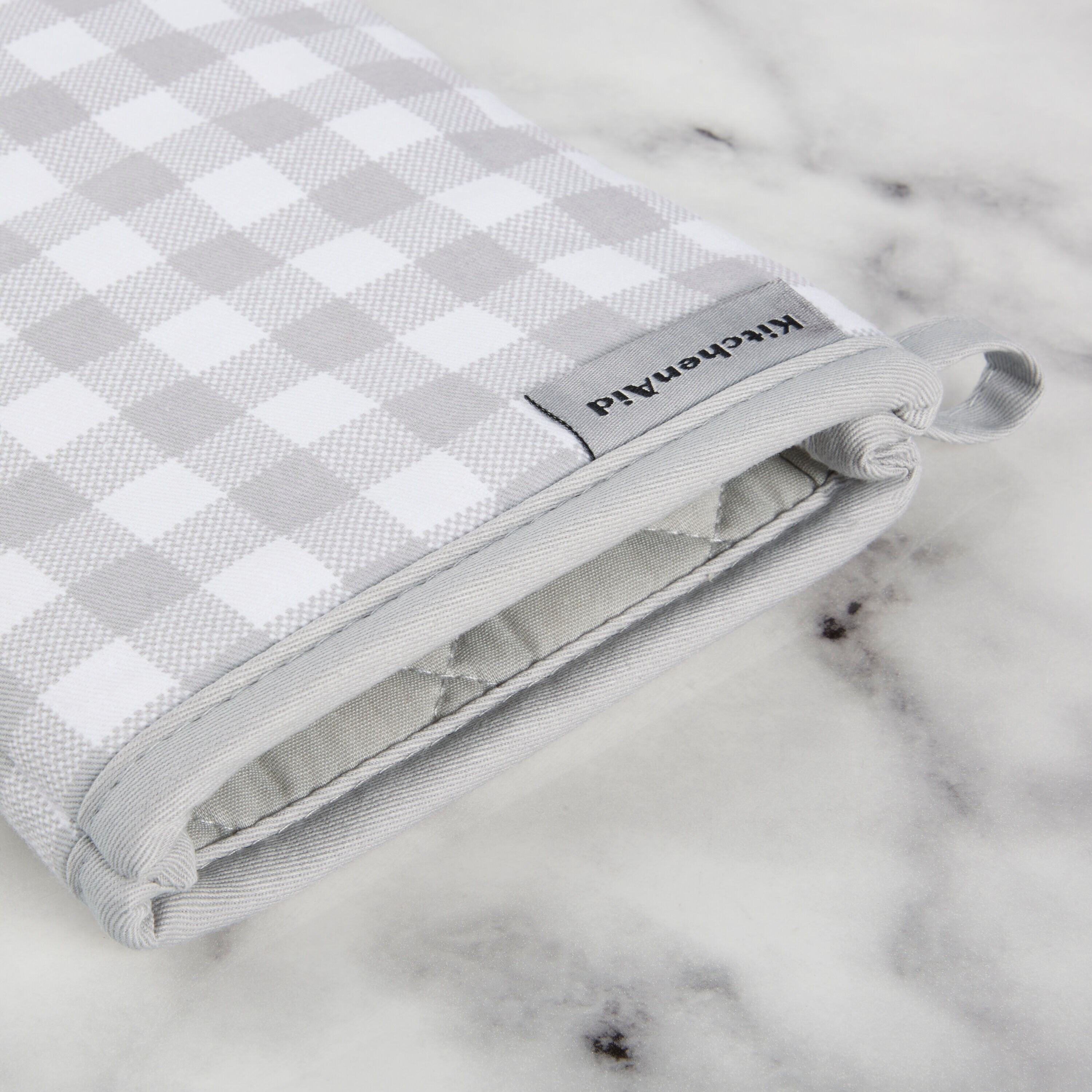 KitchenAid Gingham Oven Mitt Set - Heat Resistant Cotton - Matte Grey - Set  of 2 - Classic Checkered Pattern - 7-in x 13 in the Kitchen Towels  department at