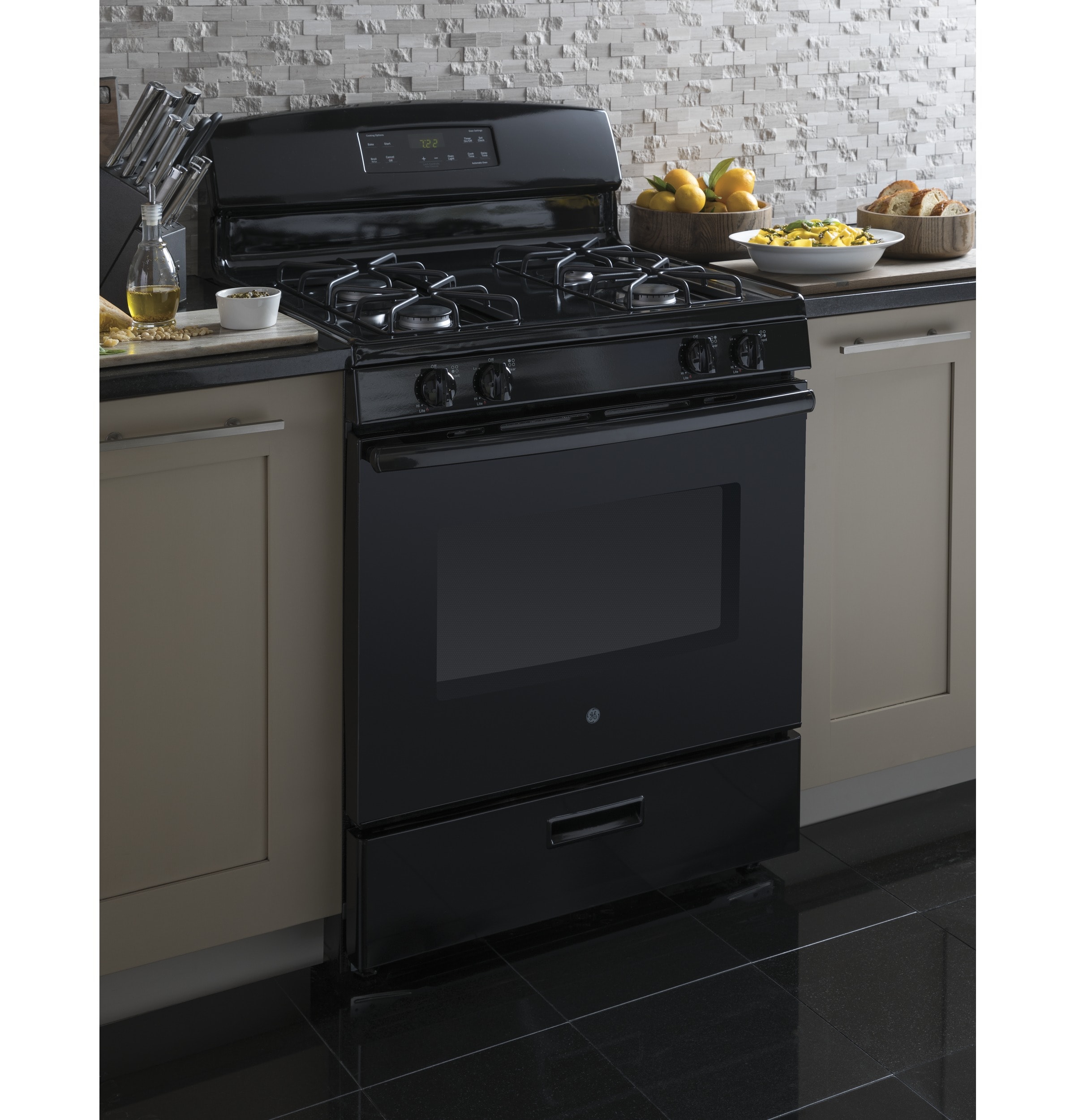 ge 4.8 cu ft gas range in black