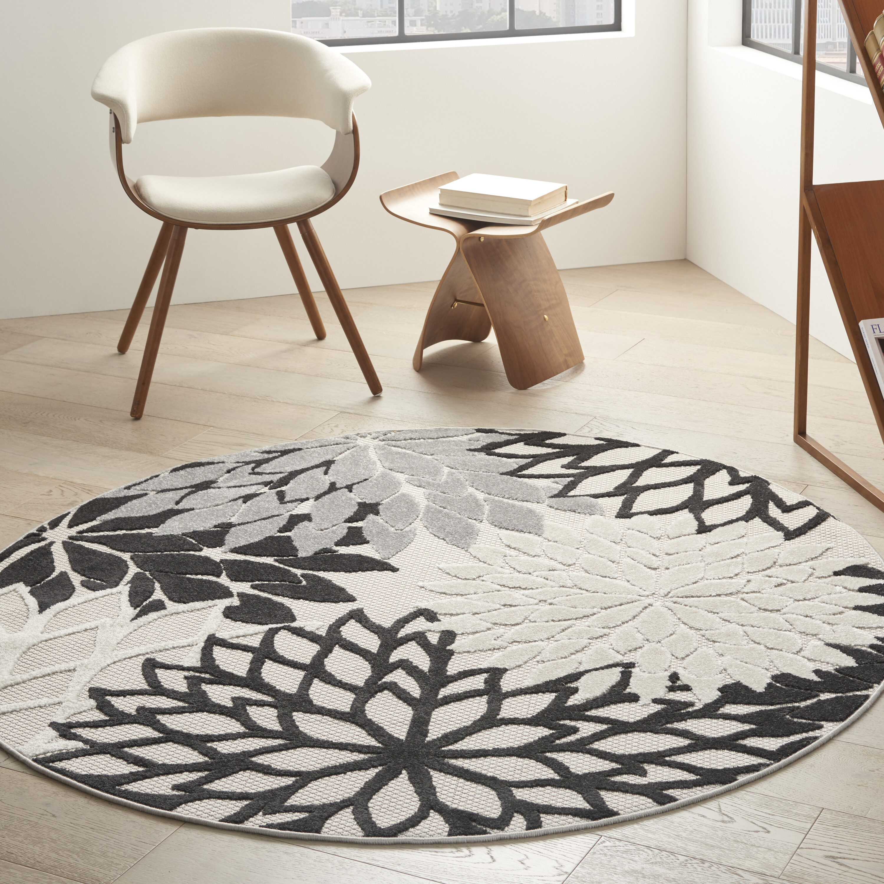 Nourison 99446826763 Aloha 5 x 5 (ft) Loomed Polypropylene Black White Round Indoor/Outdoor Floral/Botanical Tropical Area rug