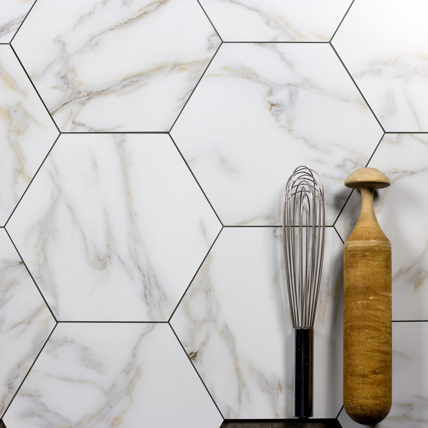 Abolos LWSWTJHEX-CG Design Calacatta White 8-in x 8-in Matte Glass Marble Look Wall Tile (16-sq. ft/ Carton)