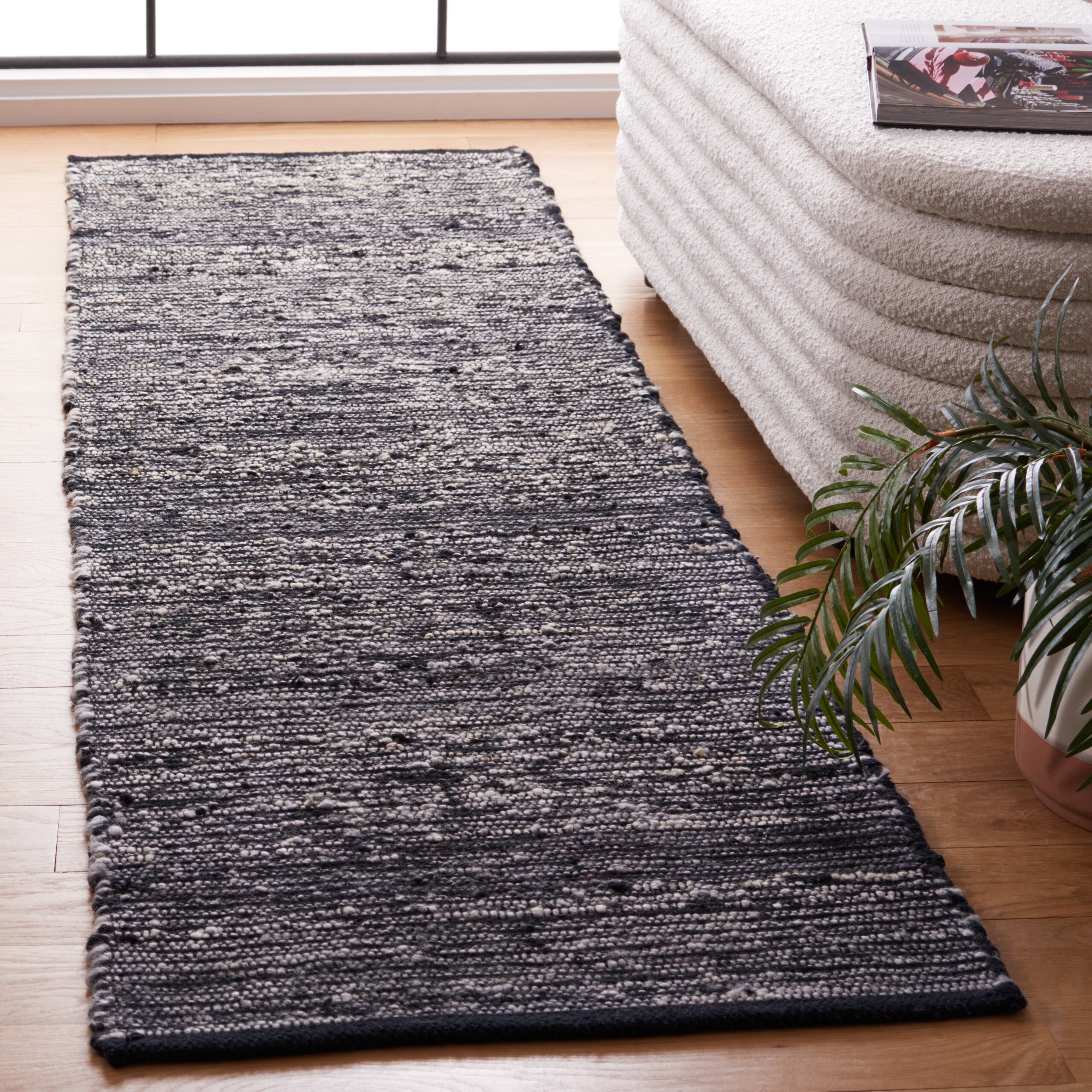  Natura 925 Black Solid / Tonal 2ft-3in x 9ft Runner Rug