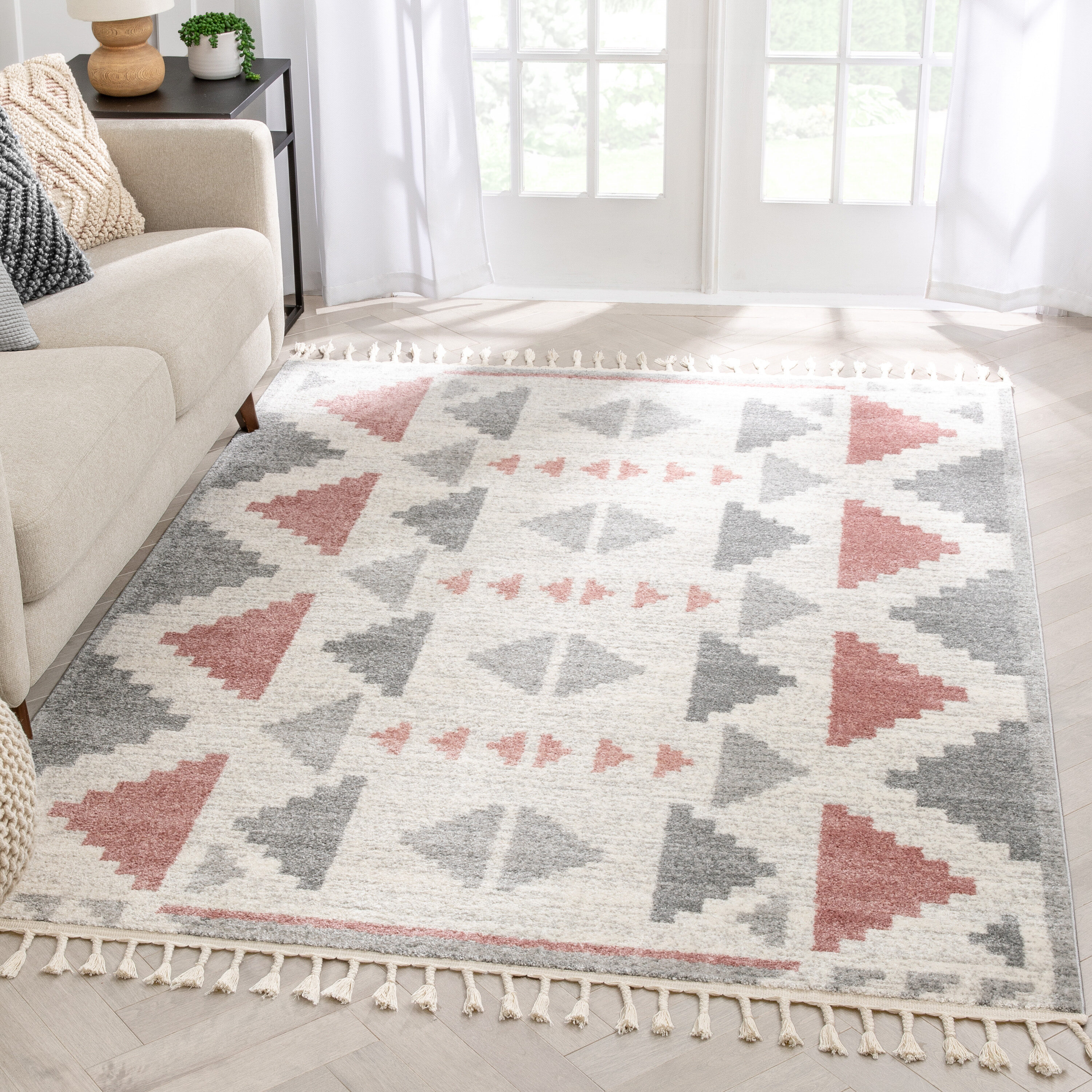 Blush and Gray Geometric Synthetic 5' x 7' Area Rug