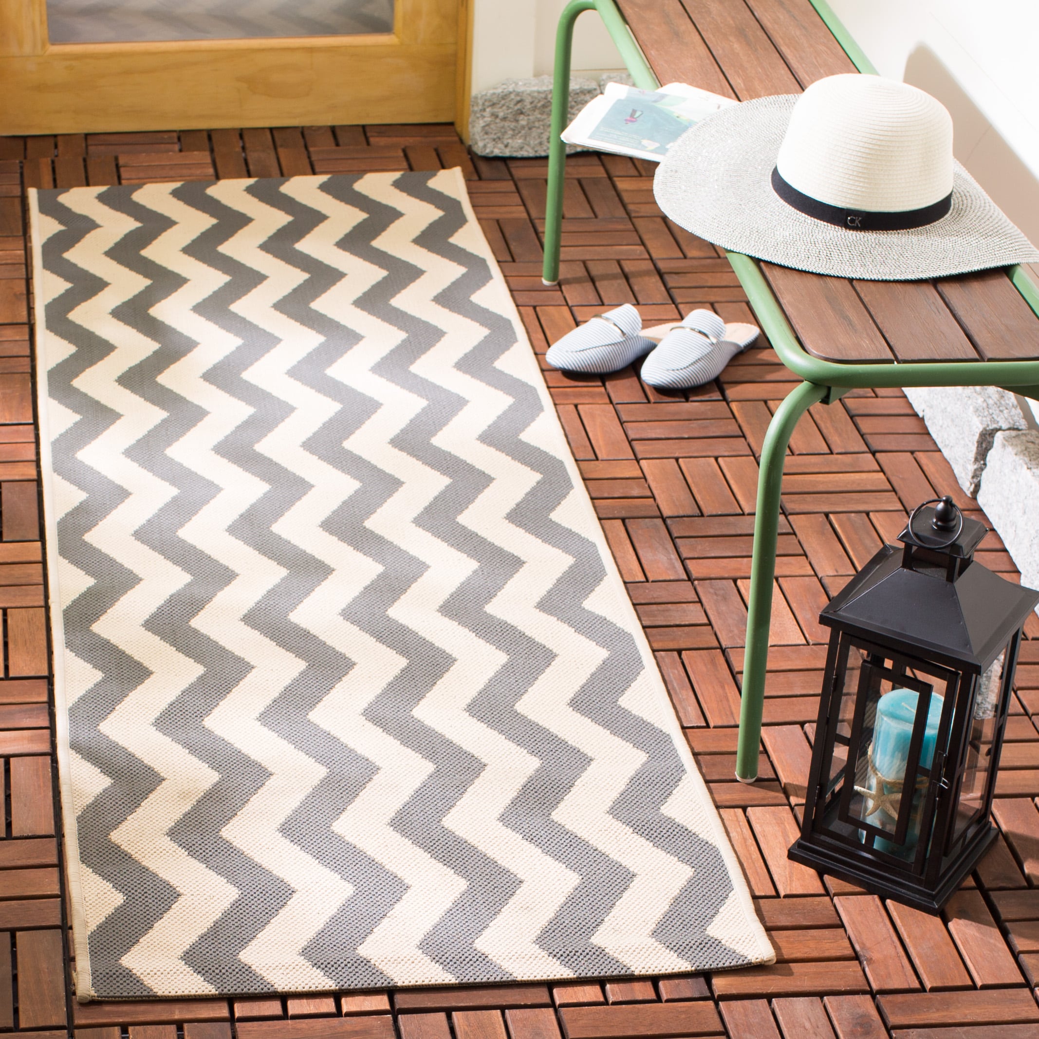 Safavieh CY6245-246-27 Courtyard Kula 2 x 7 (ft) Loomed Polypropylene Gray/Beige Rectangular Indoor/Outdoor Chevron Coastal Runner rug