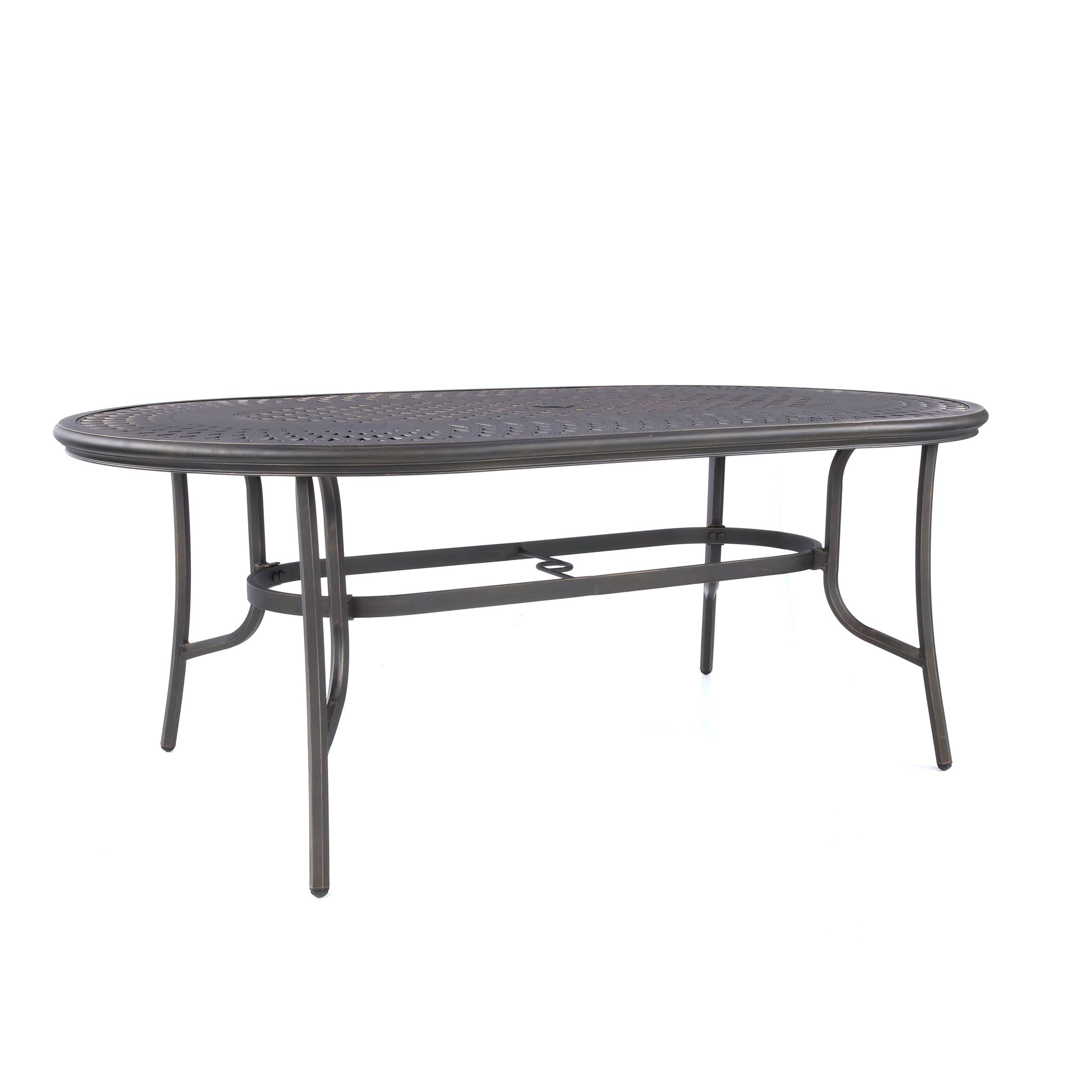 queensbury oval outdoor dining table