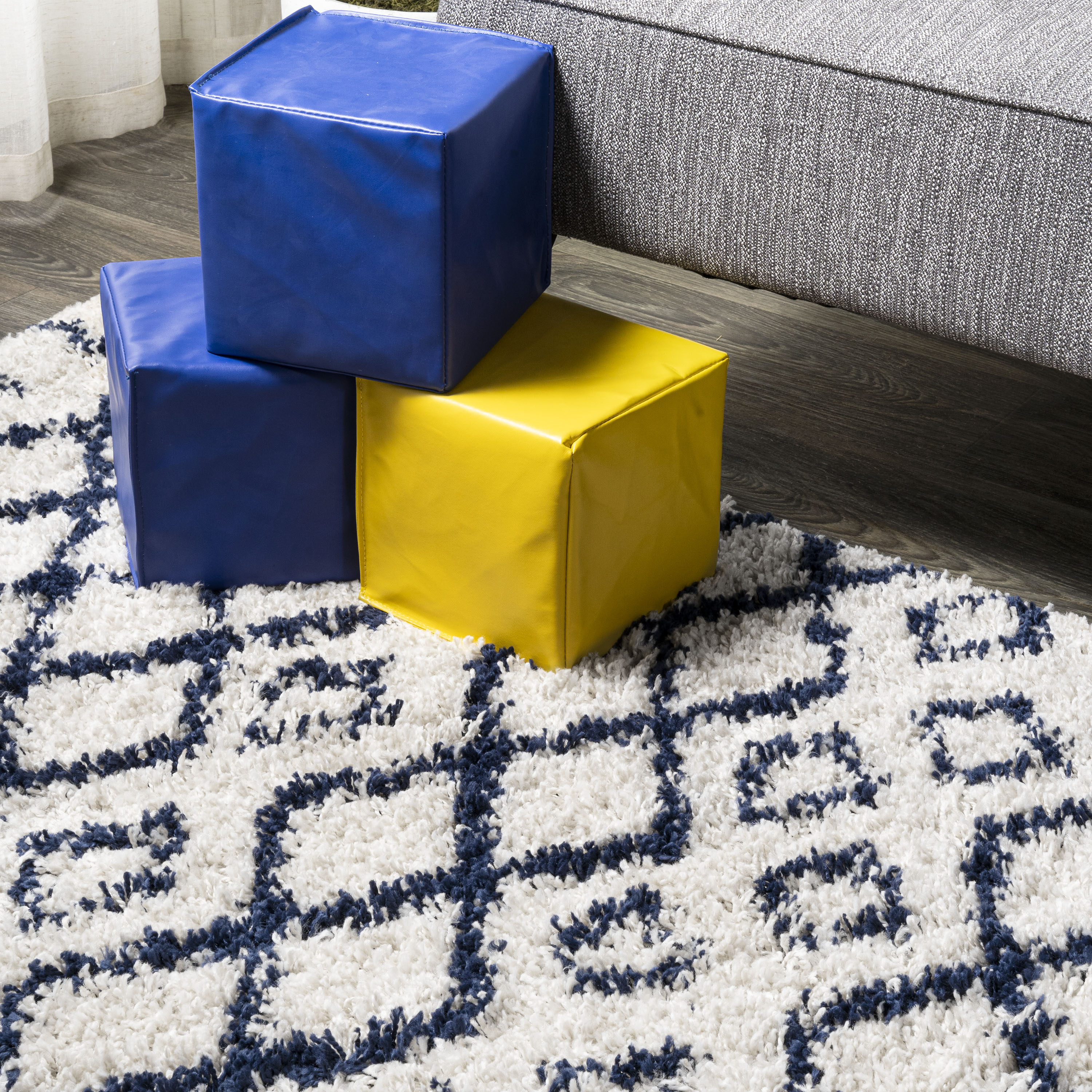 Ivory Diamond Shag 4' x 6' Synthetic Easy-Care Area Rug