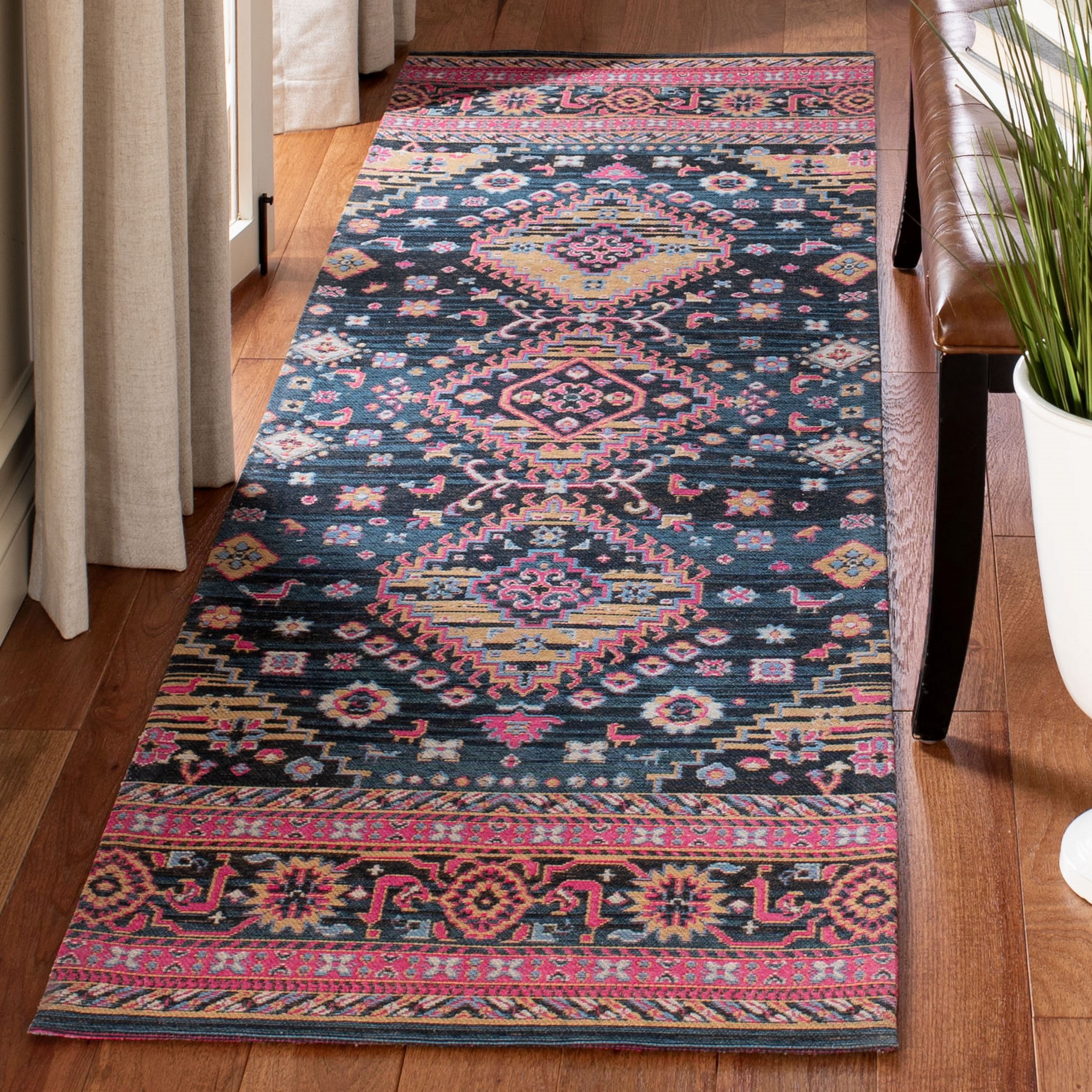 Safavieh CLV114N-28 Classic Vintage Malin 2 x 8 (ft) Loomed Polyester Navy/Pink Rectangular Indoor Abstract Vintage Runner rug