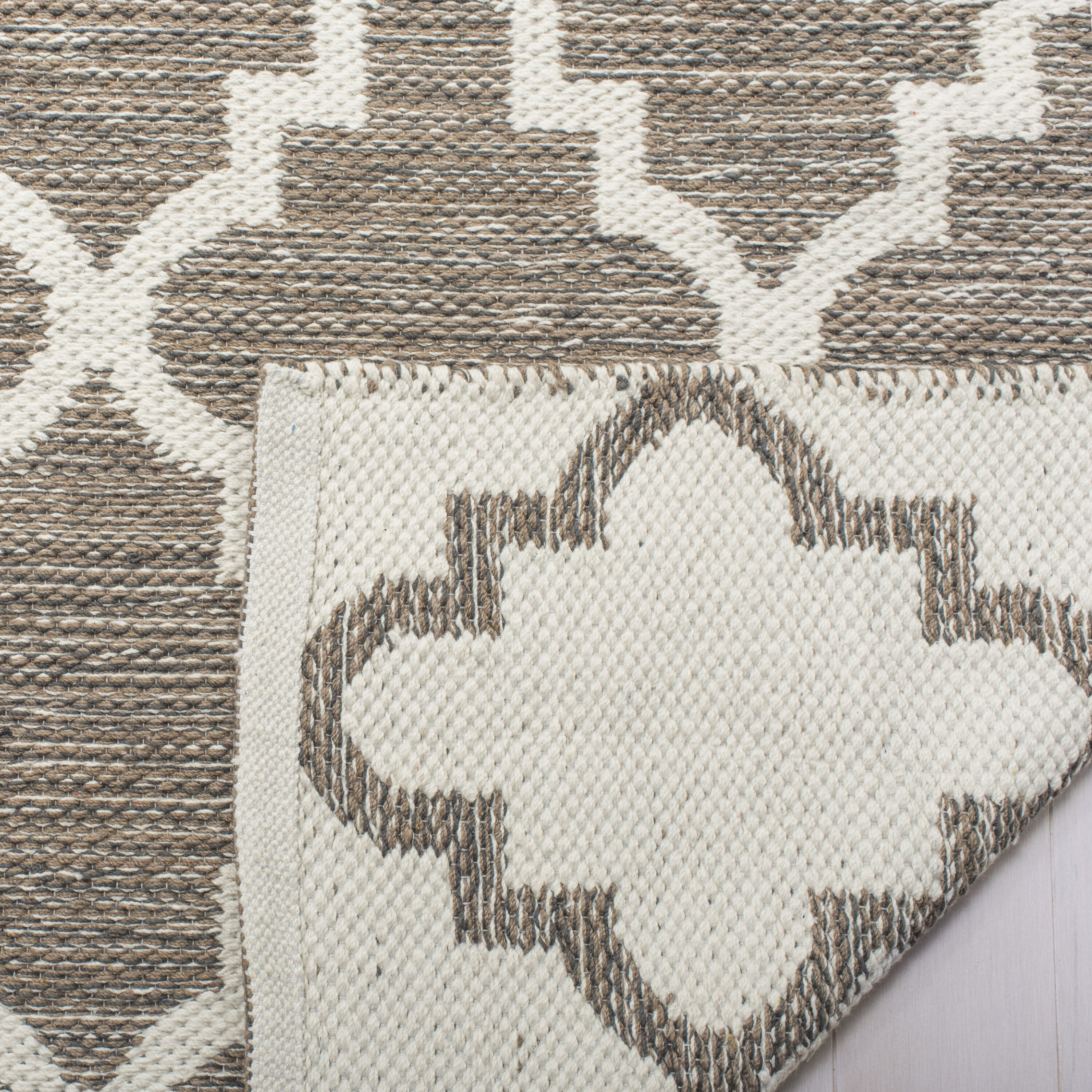 Safavieh MTK611R-27 rugs - View #2