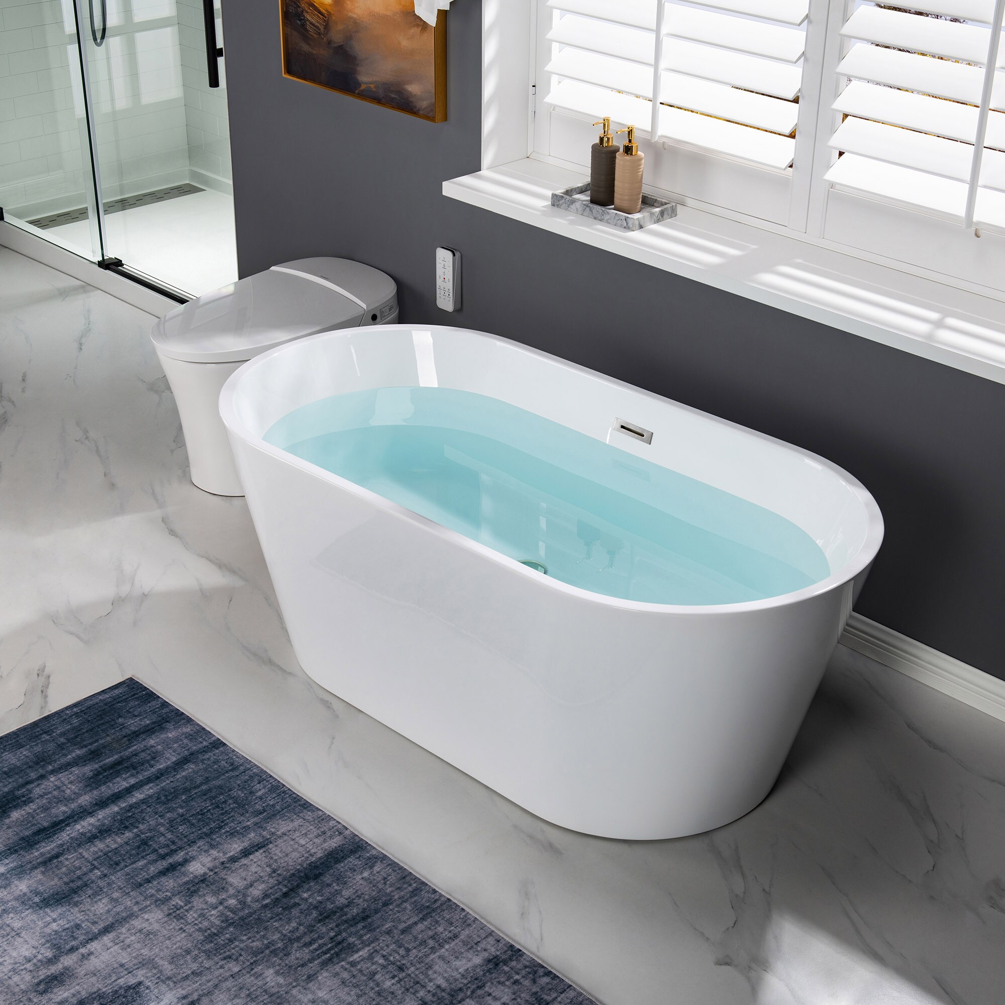 A unique bath with bathtub complements and spouts │ Roca Life