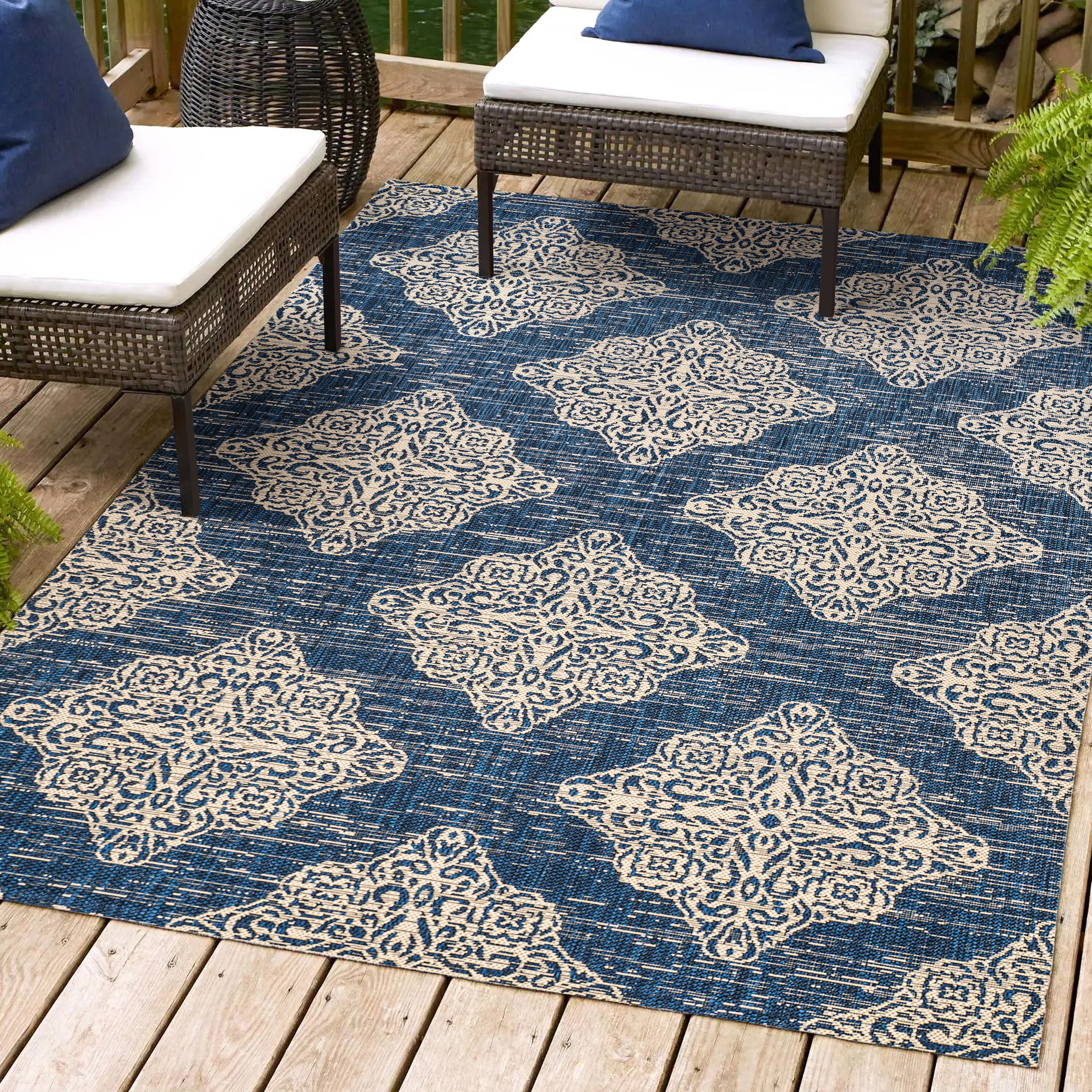 Navy/Beige Medallion 4'x6' Reversible Indoor/Outdoor Rug