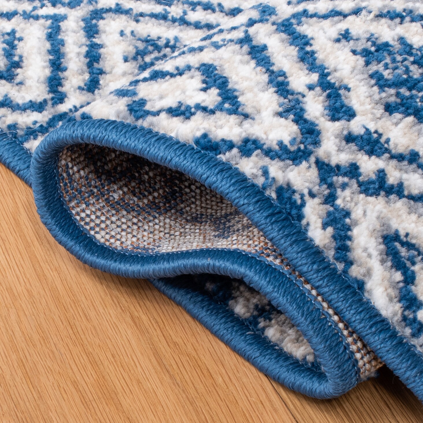 Safavieh BMT132N-7R rugs - View #5