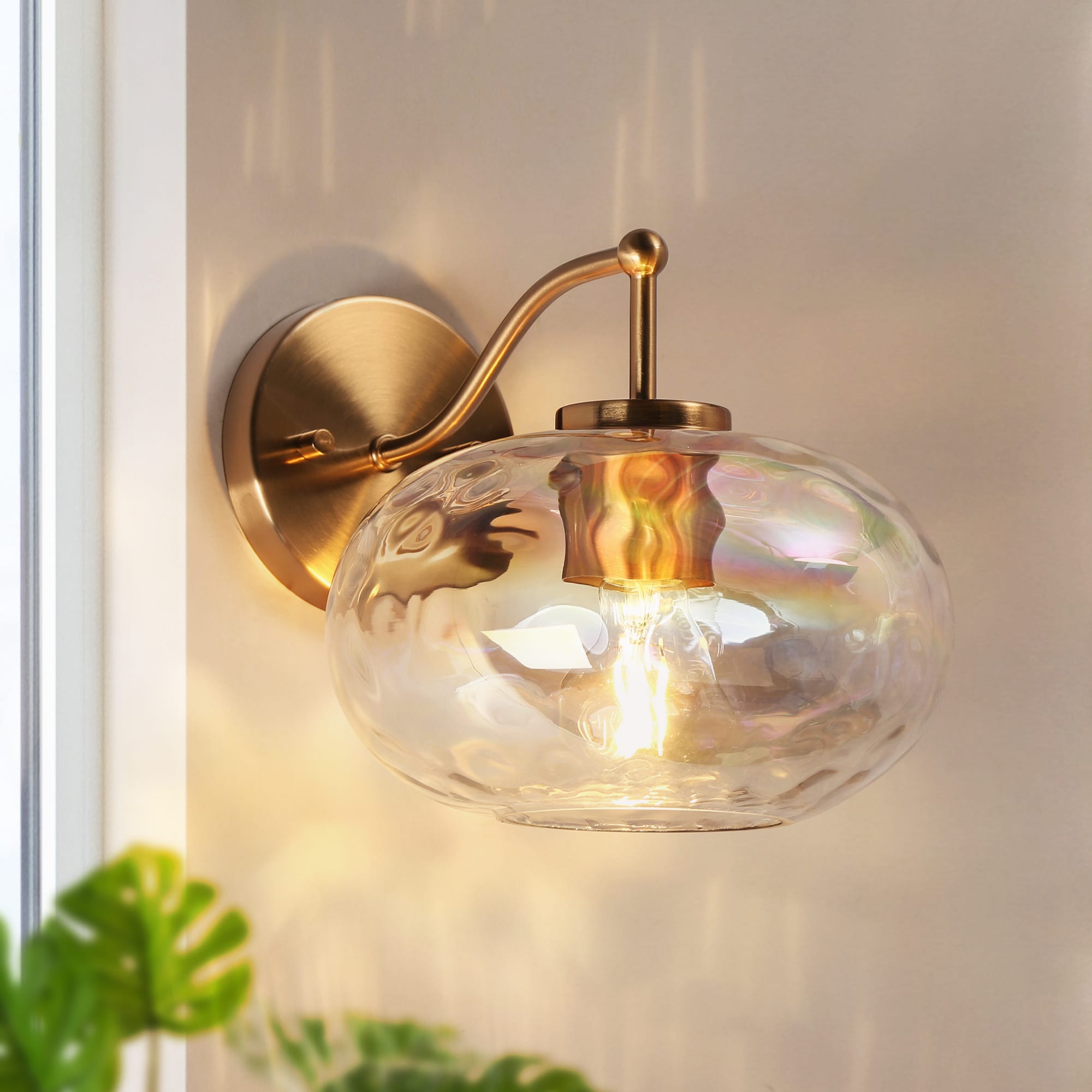 LNC HA05096W Chrysaorican 8-in W 1 -Light Polished Gold Wall Sconce