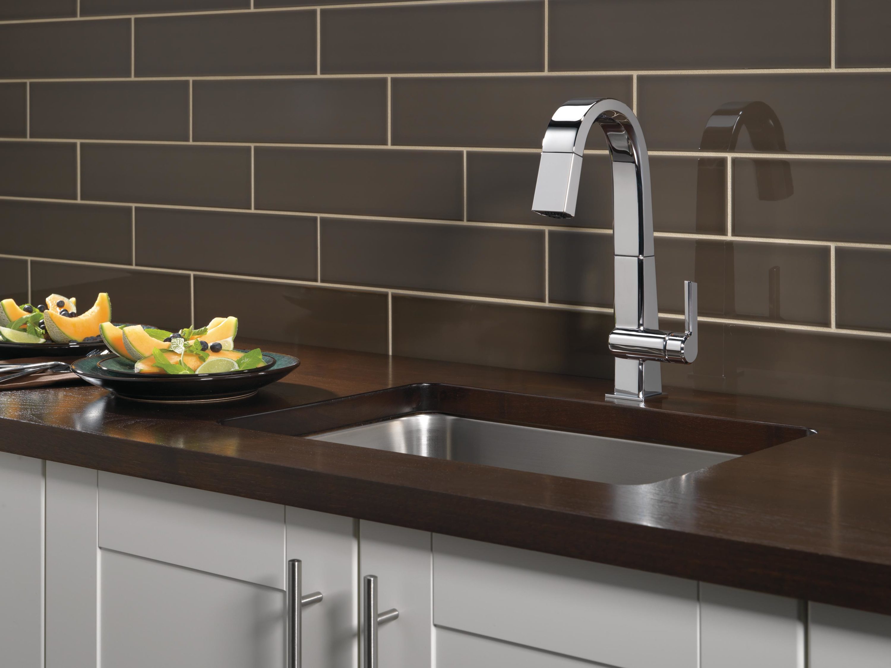Modern Chrome Pull-Down Kitchen Faucet with 360° Swivel