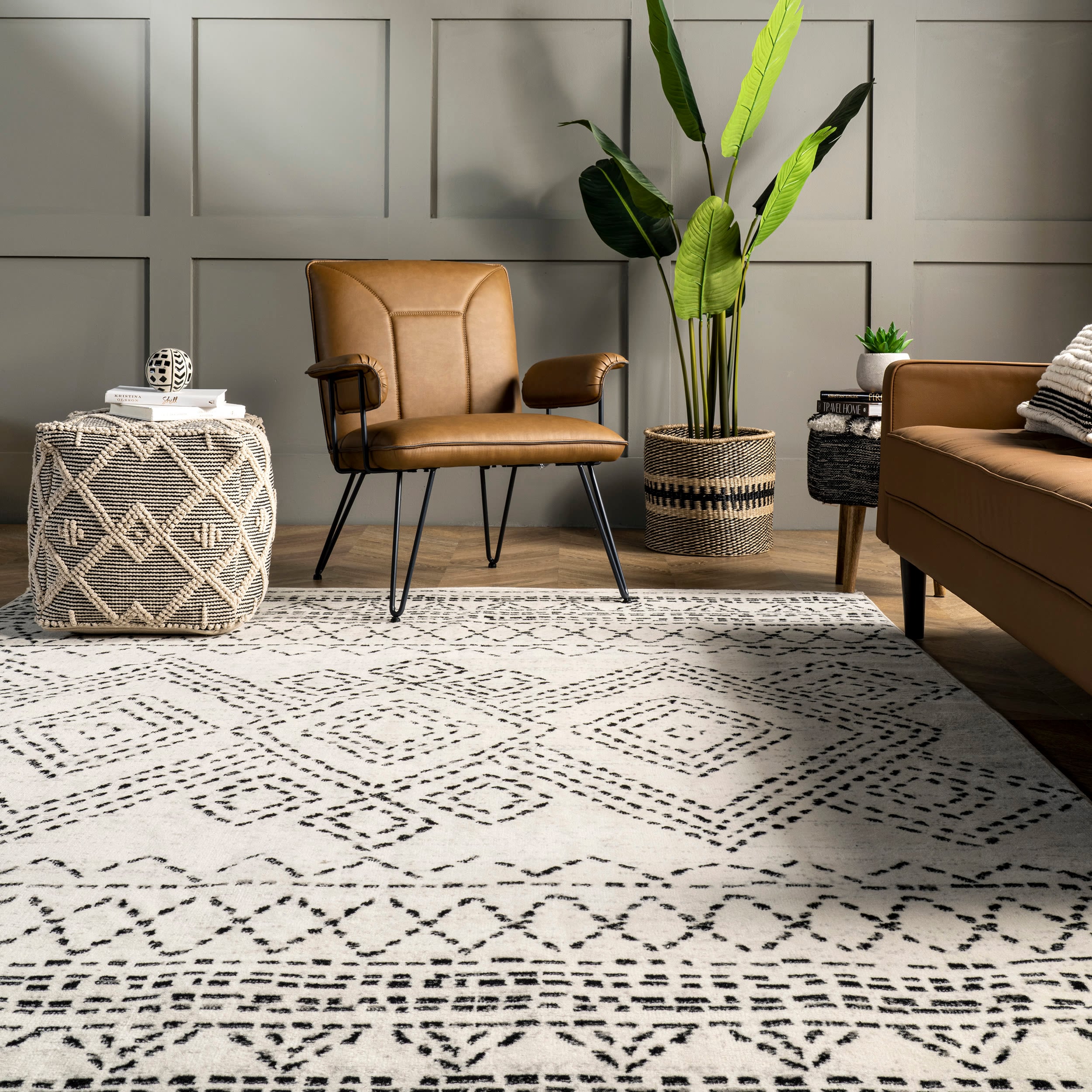 Olivia Moroccan 4' x 6' Black and White Synthetic Area Rug