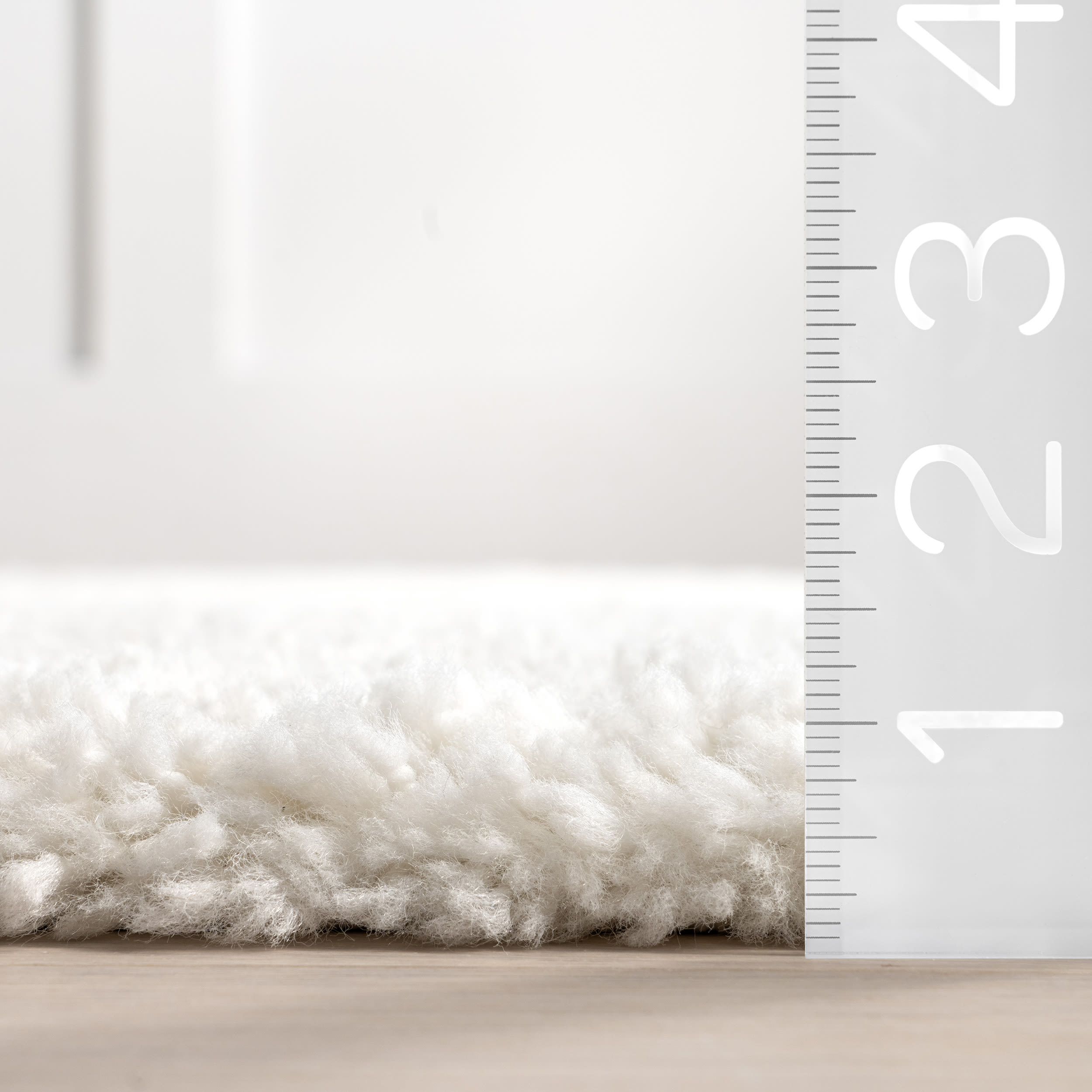 Plush Reversible White Shag Synthetic 4' x 6' Area Rug