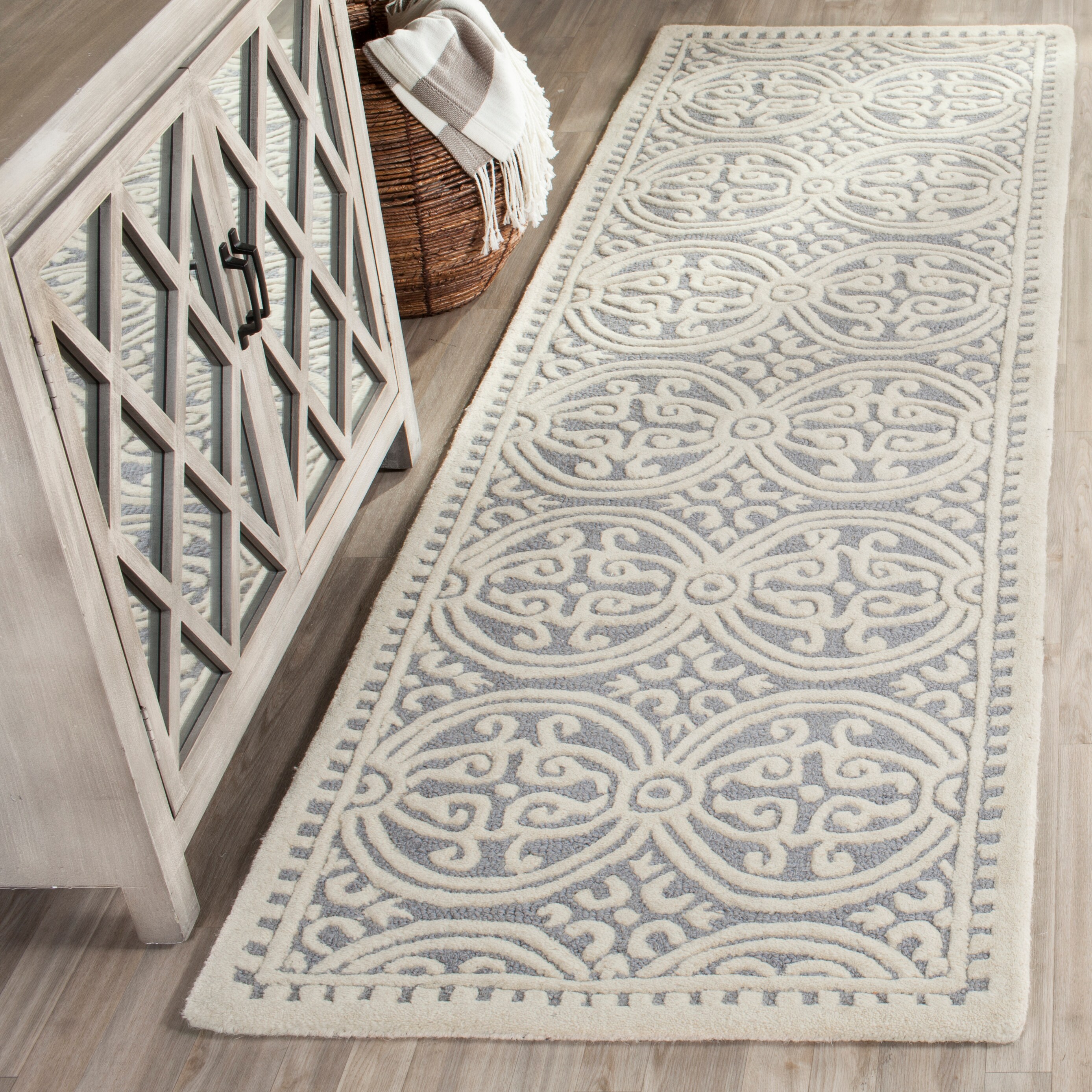 Safavieh CAM123D-26 Cambridge Damask 3 x 6 (ft) Tufted Wool Silver/Ivory Rectangular Indoor Abstract Runner rug