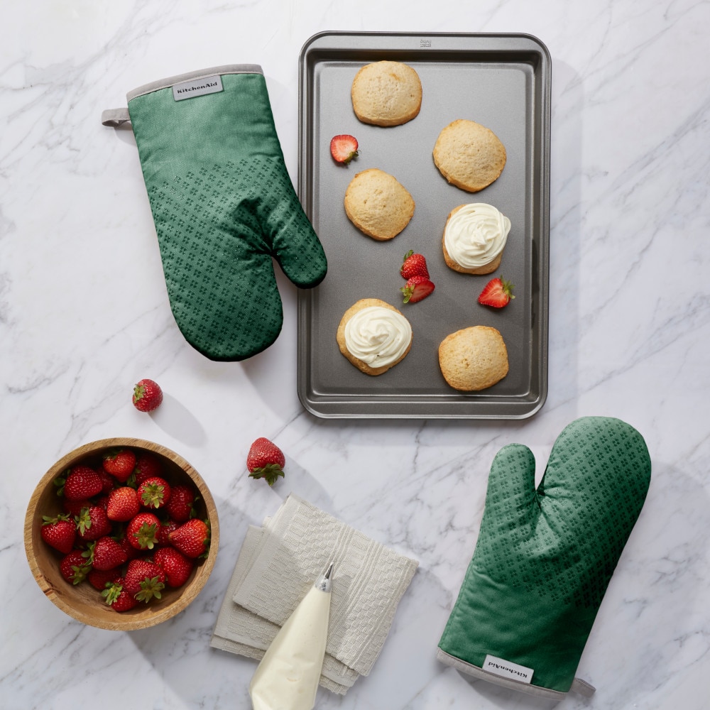 KitchenAid 2-Pack Cotton Solid Any Occasion Oven Mitt Set in the Kitchen  Towels department at